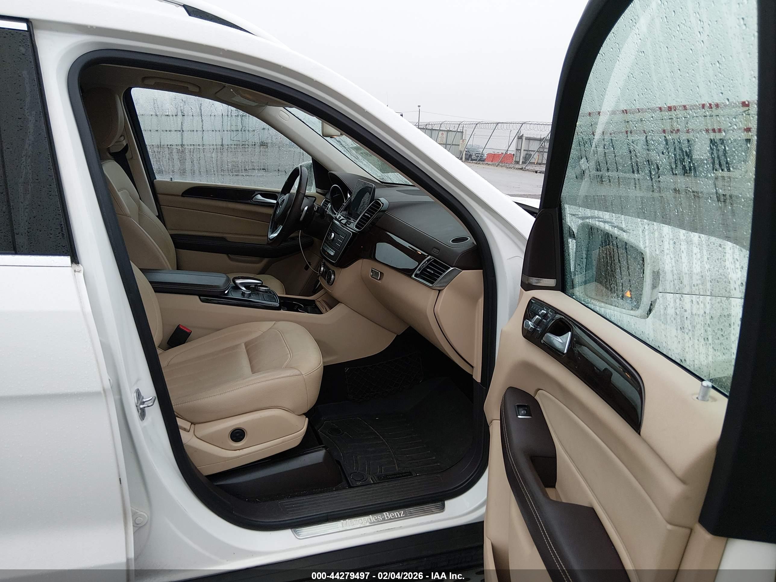 MERCEDES-BENZ GLS image 5