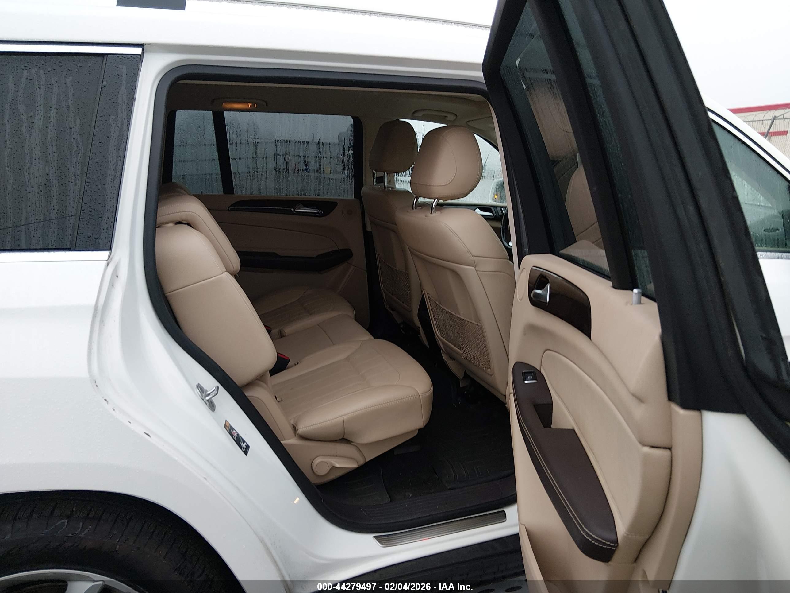 MERCEDES-BENZ GLS image 8