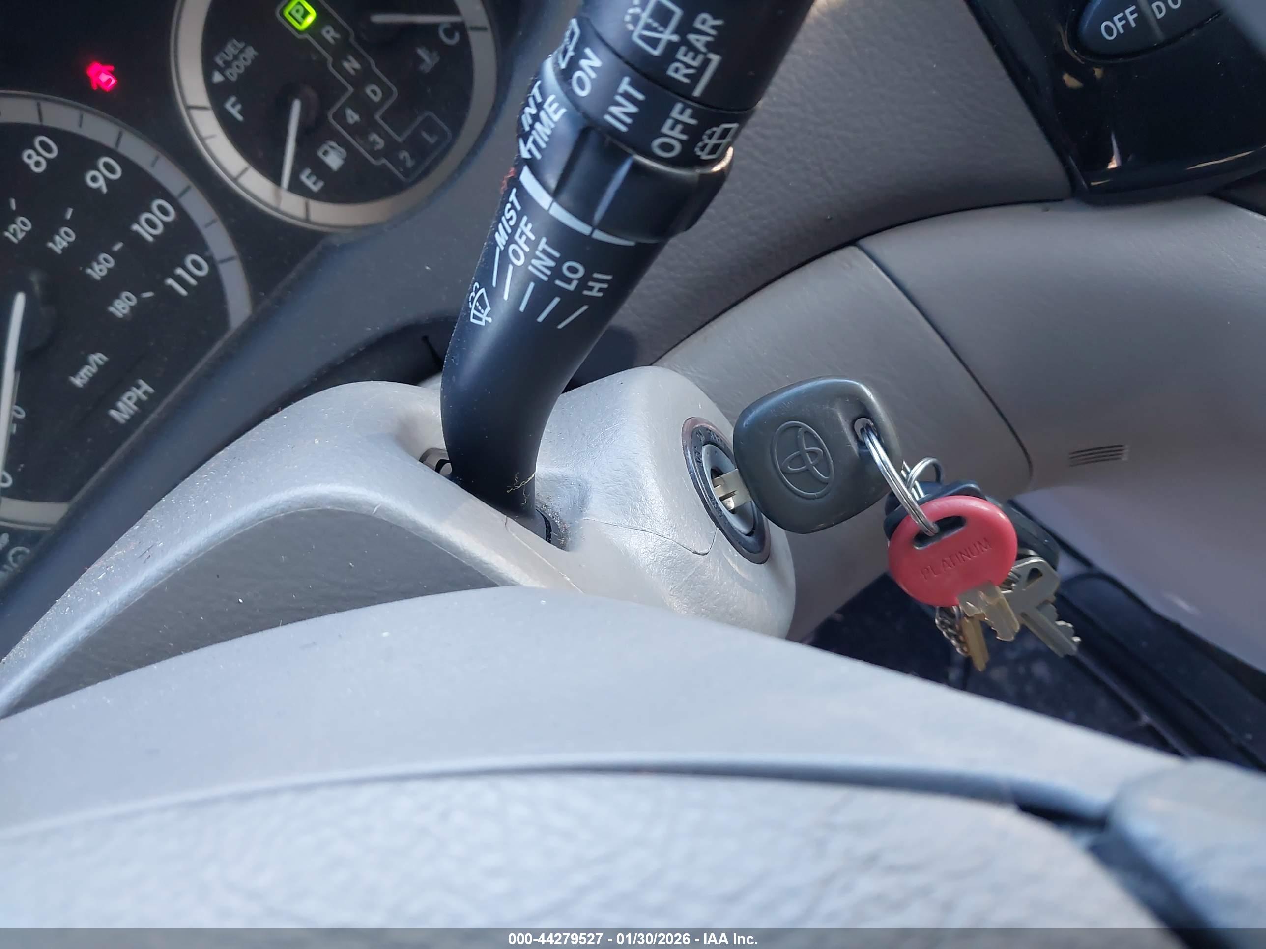 TOYOTA SIENNA image 11