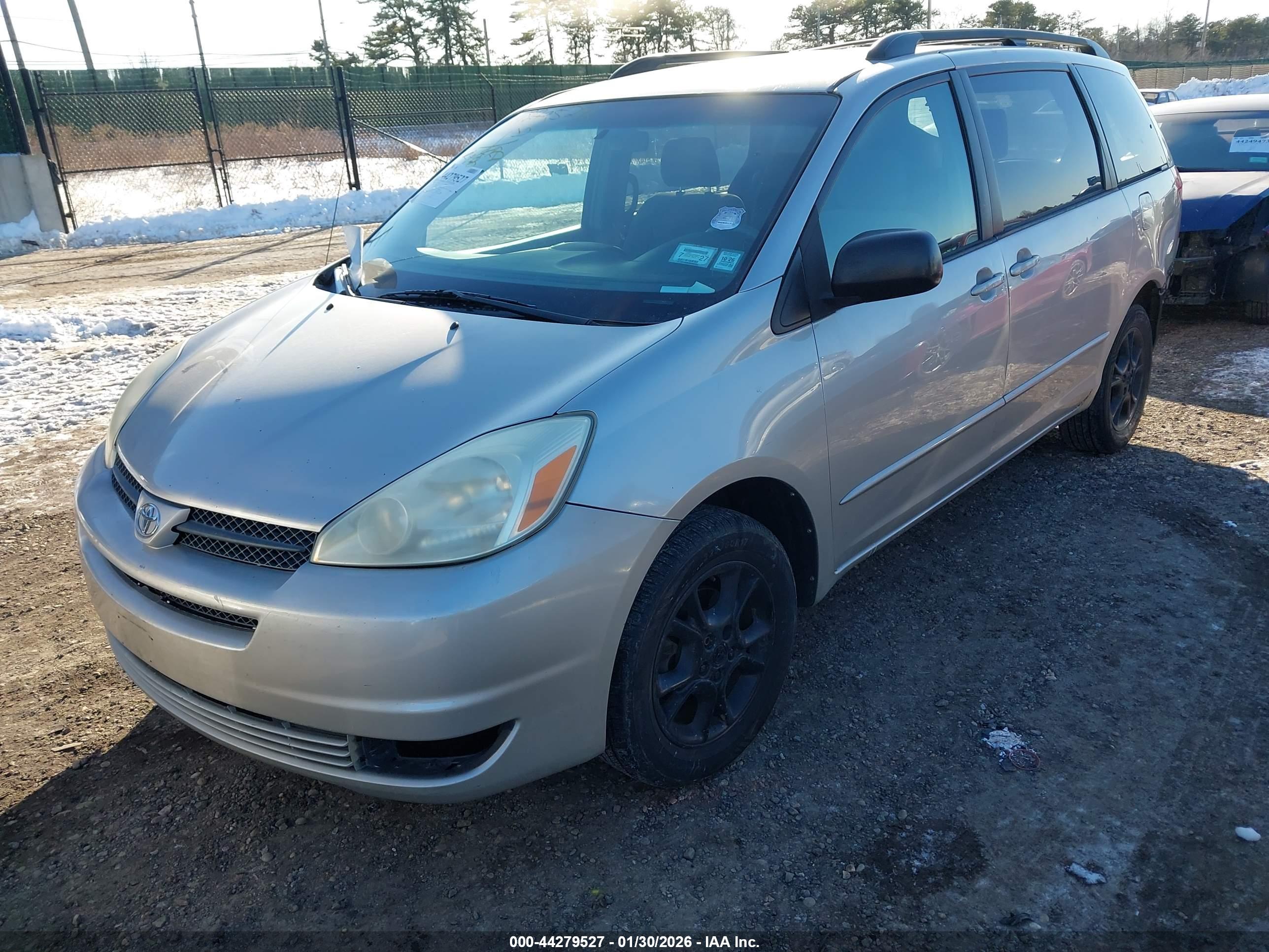 TOYOTA SIENNA image 2