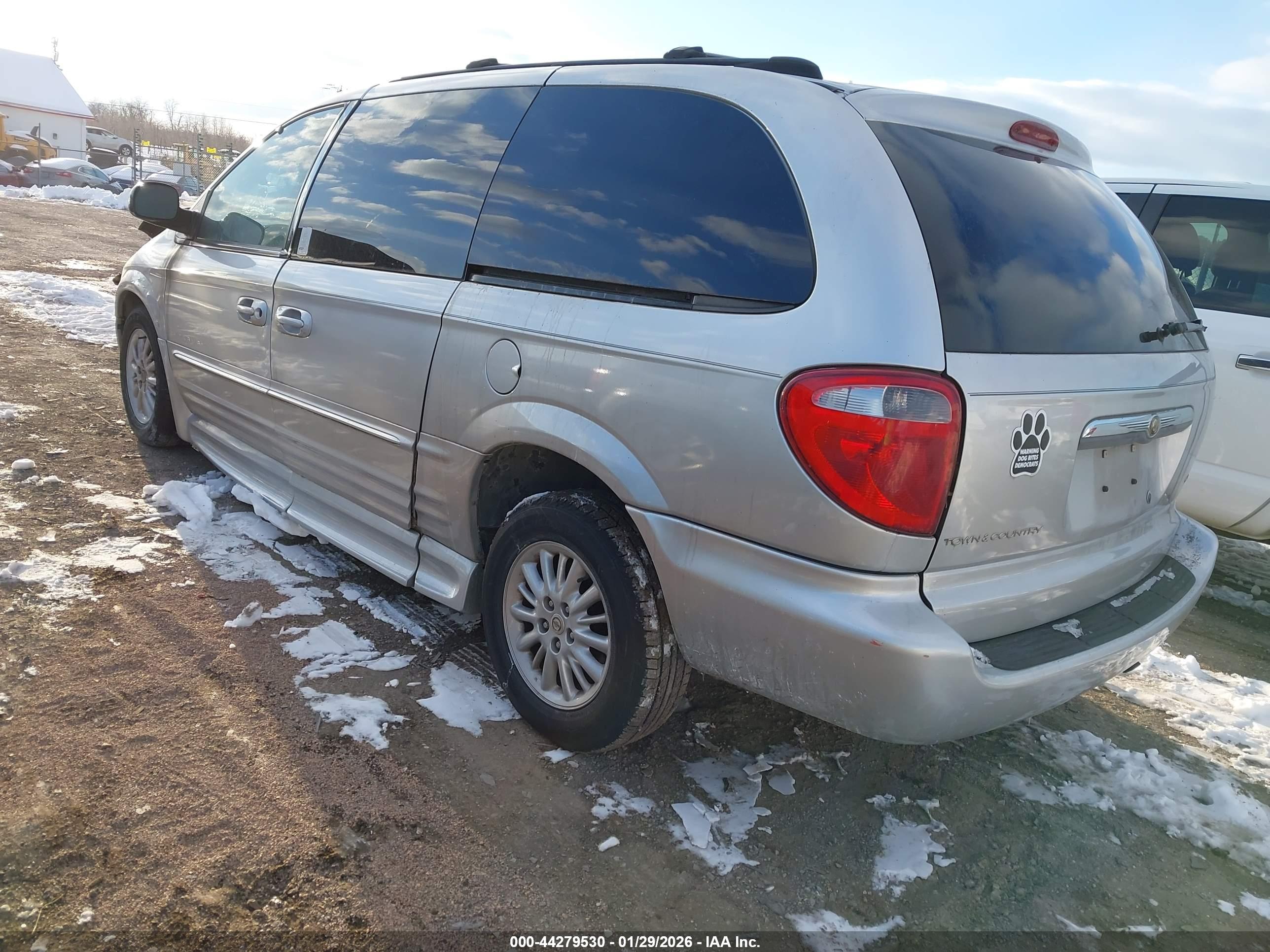 CHRYSLER TOWN image 3
