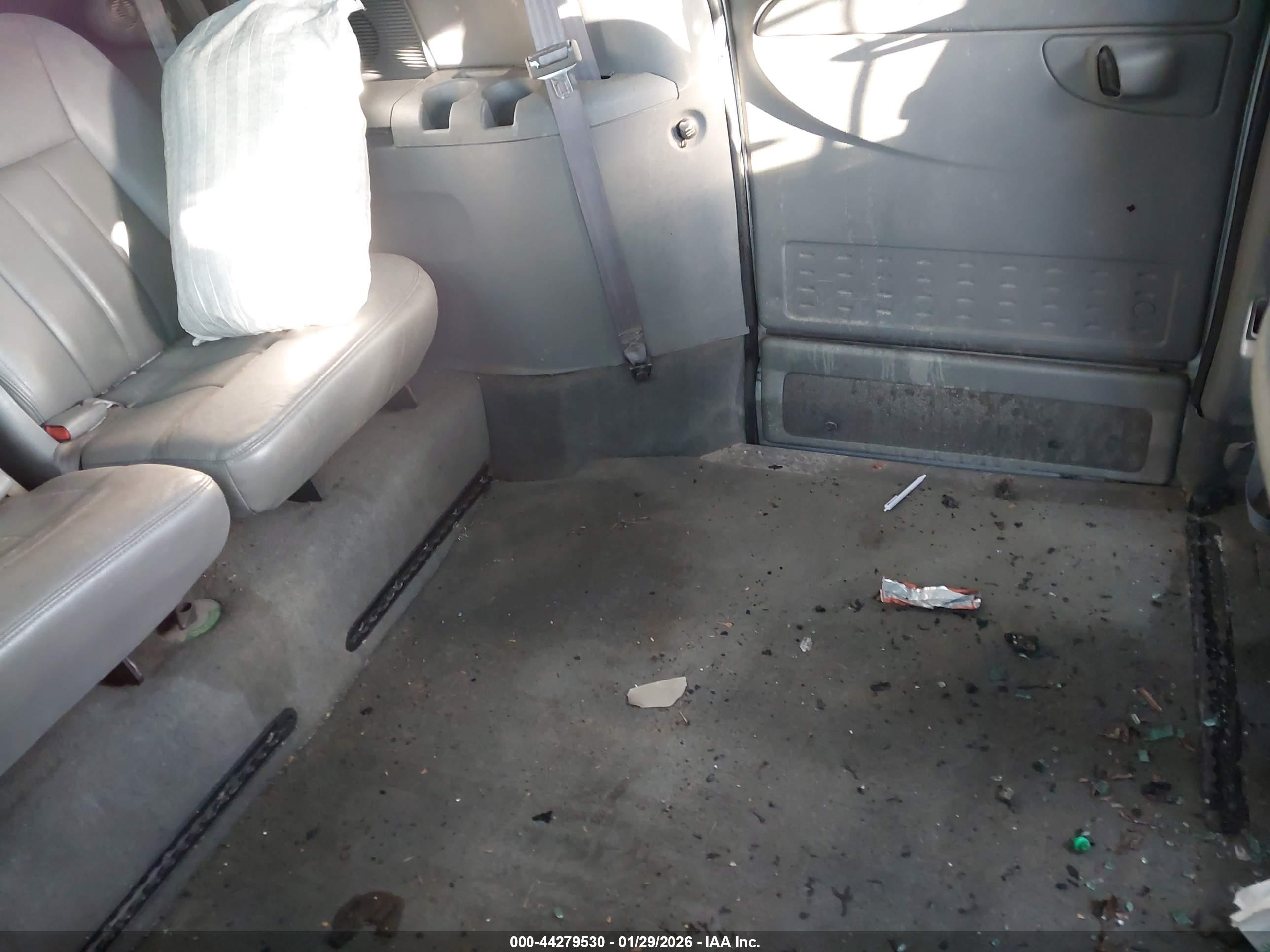 CHRYSLER TOWN image 8