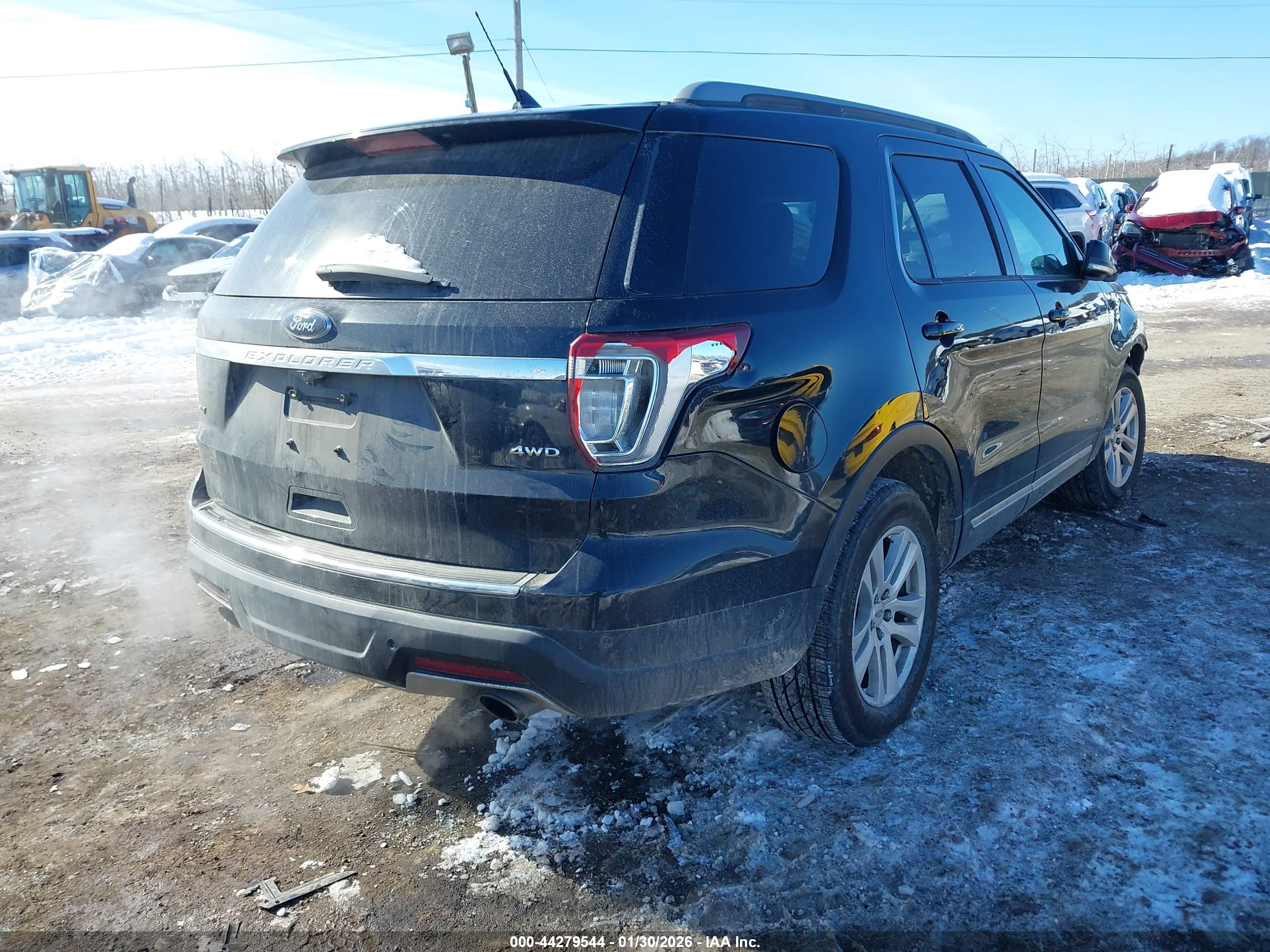 FORD EXPLORER image 4