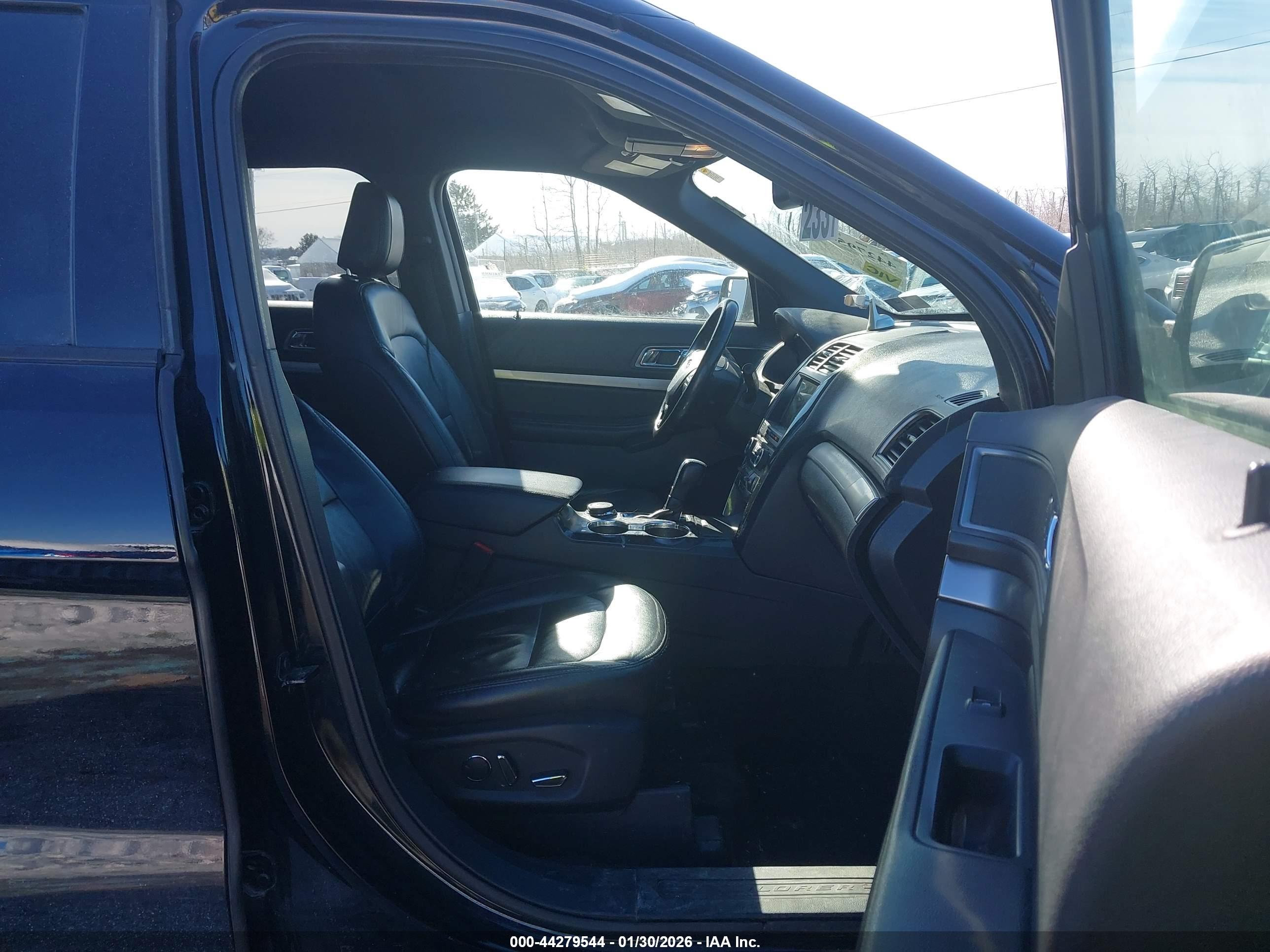 FORD EXPLORER image 5