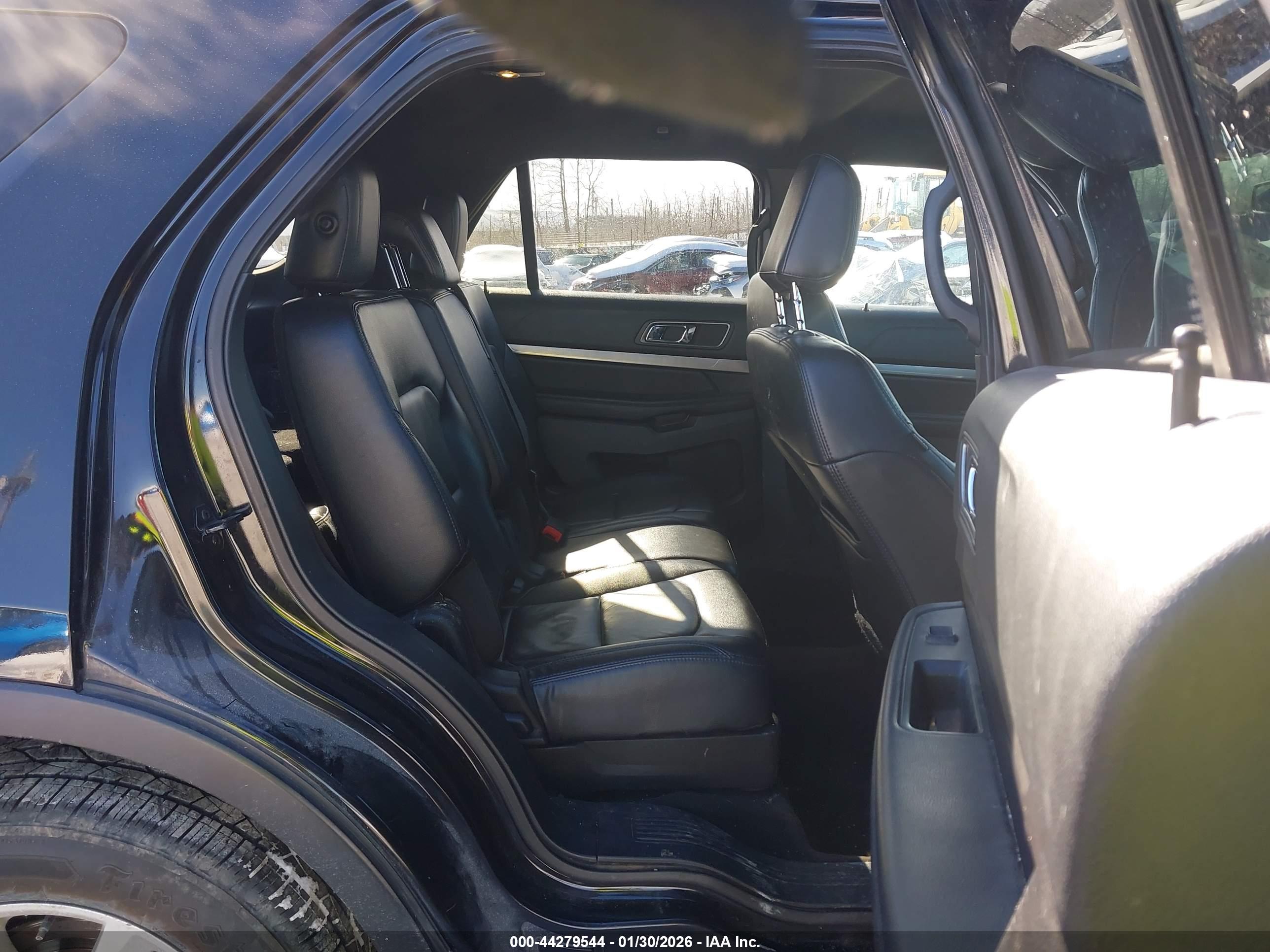 FORD EXPLORER image 8