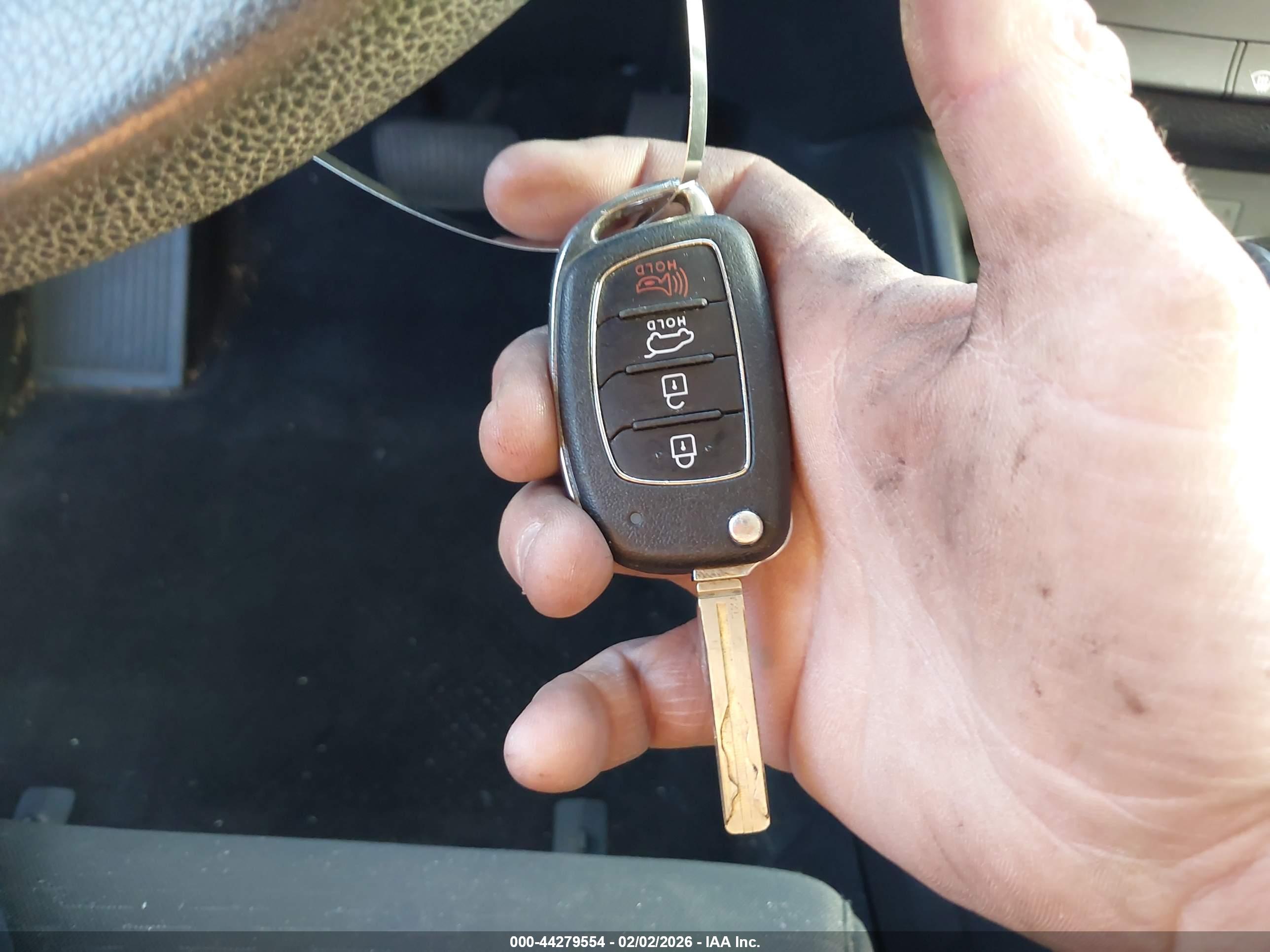 HYUNDAI TUCSON image 11
