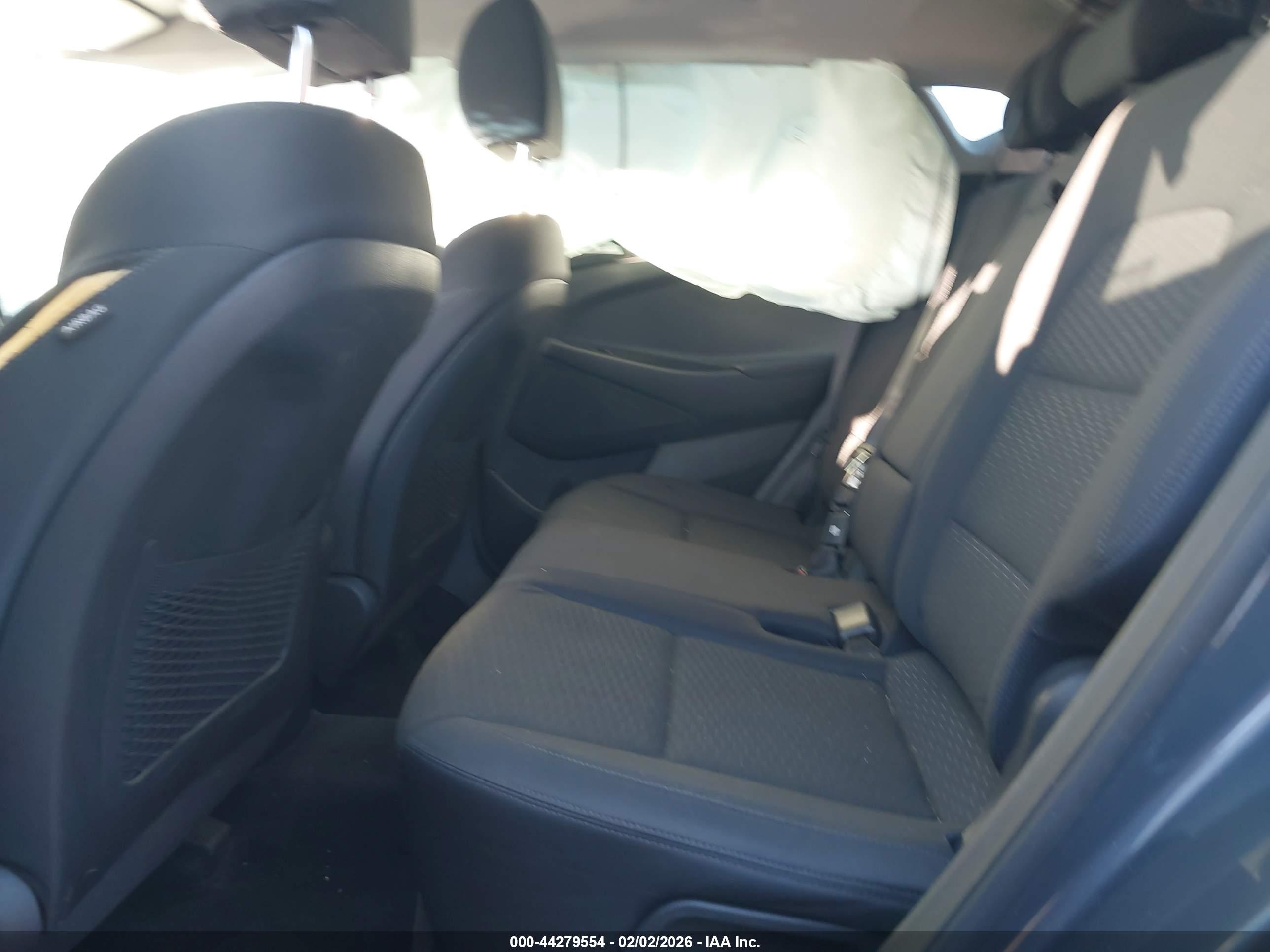 HYUNDAI TUCSON image 8