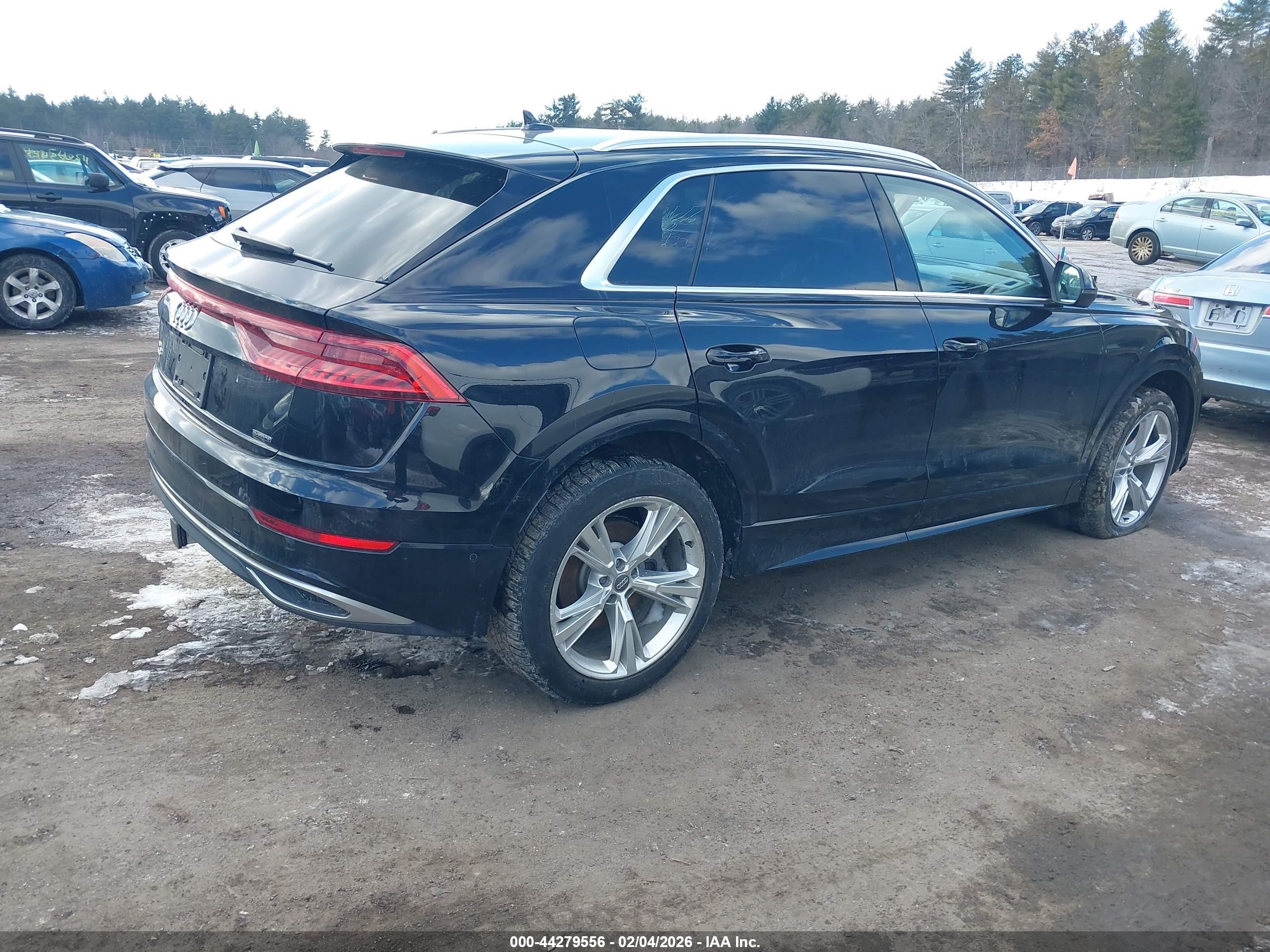 AUDI Q8 image 4
