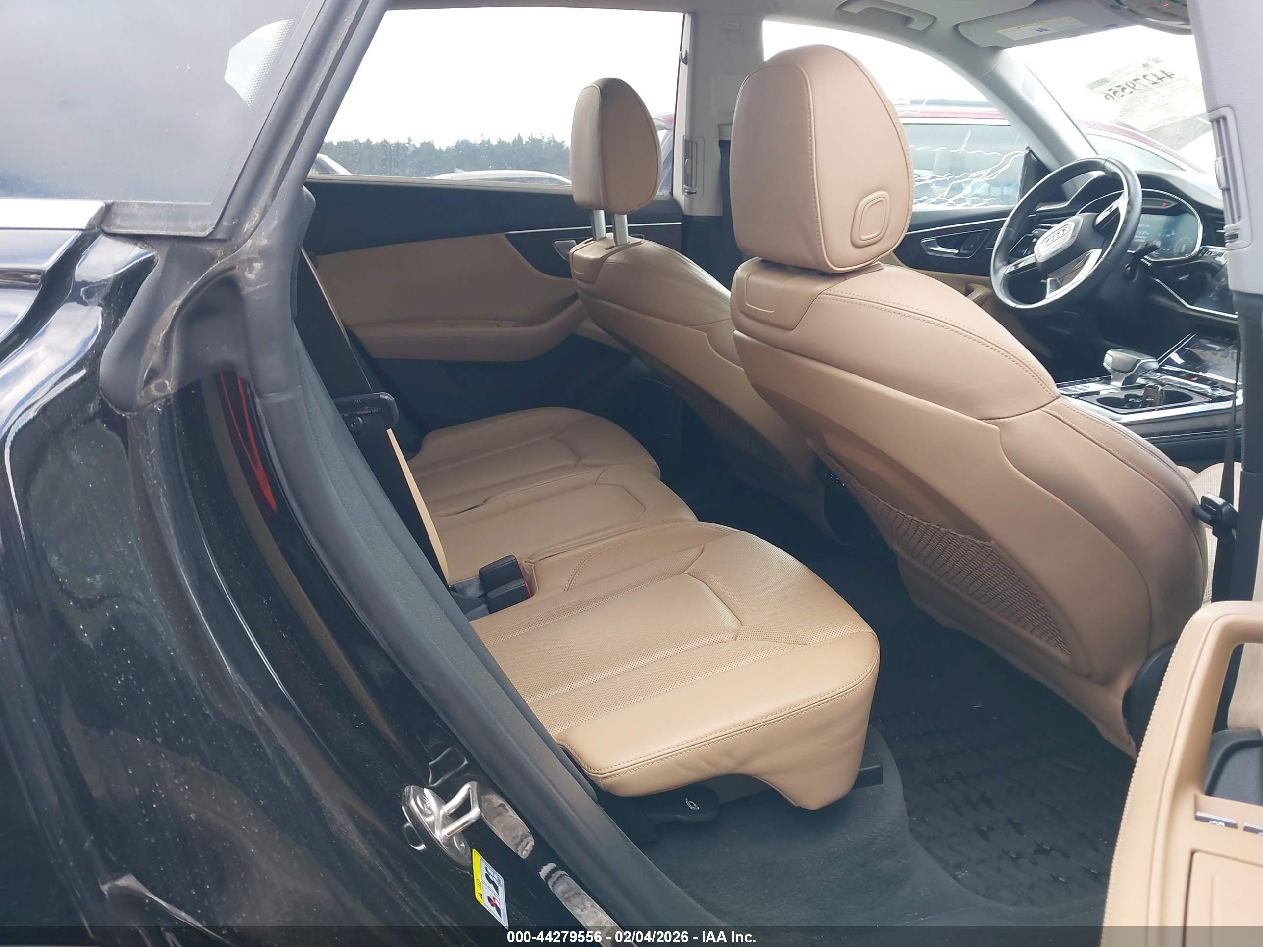 AUDI Q8 image 8