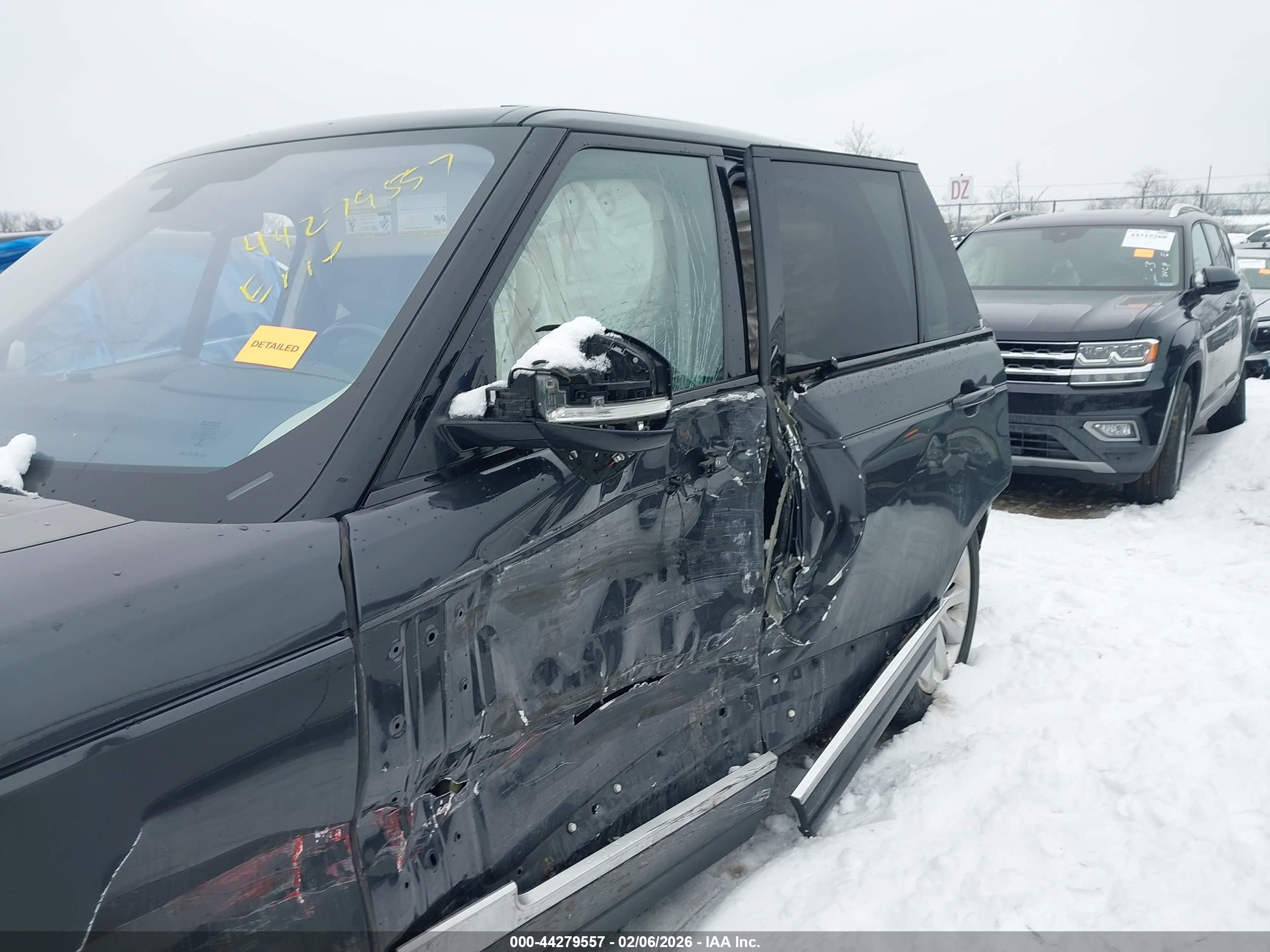 LAND ROVER image 6