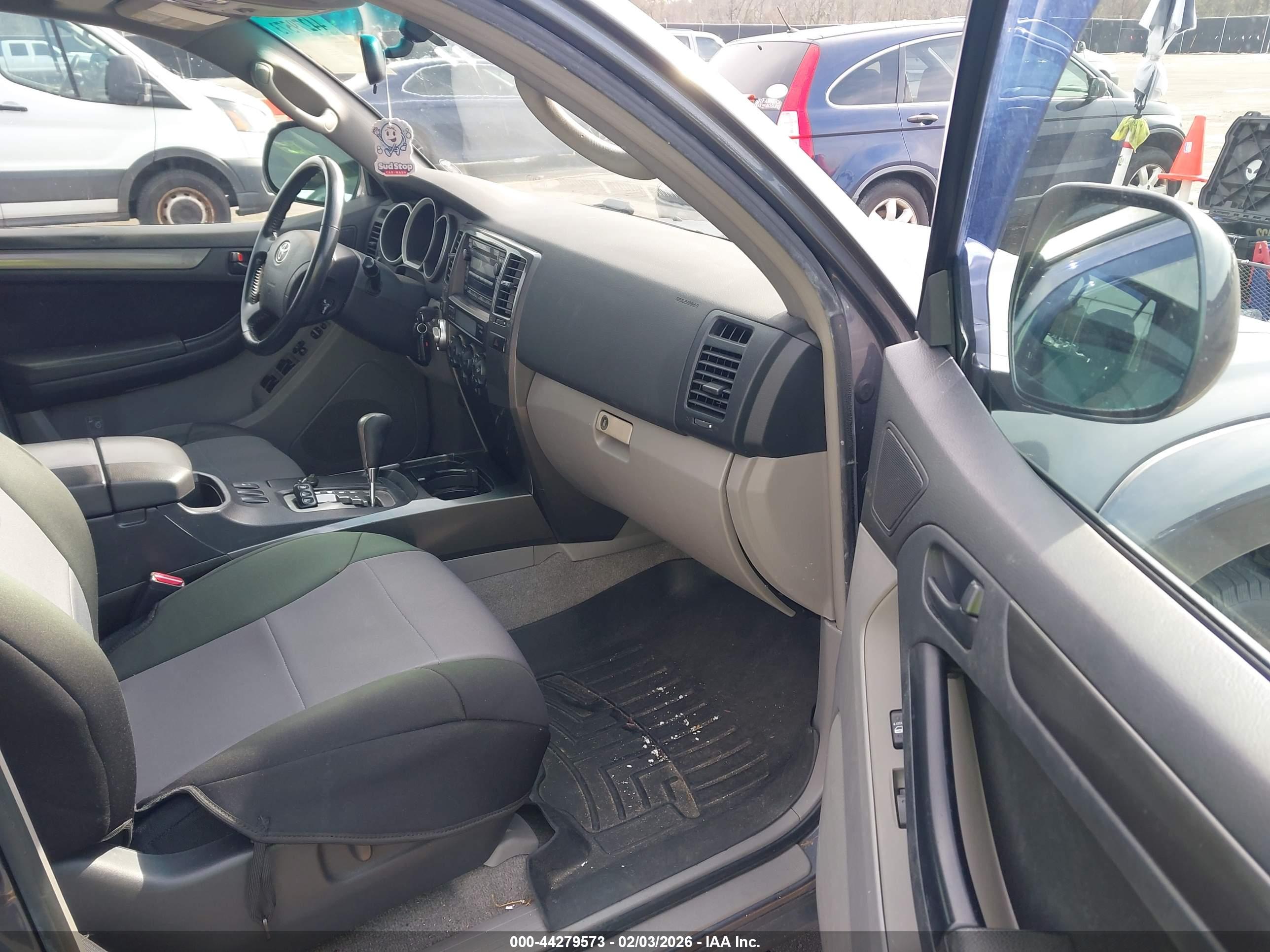 TOYOTA 4RUNNER image 5