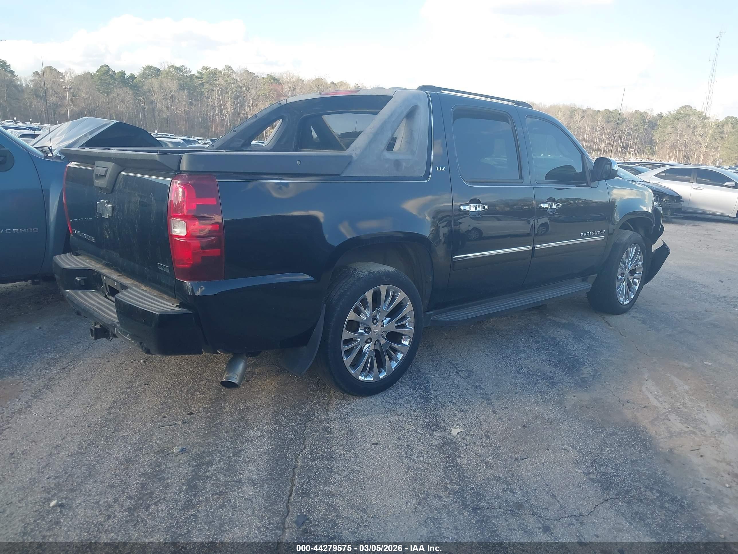CHEVROLET AVALANCHE image 4