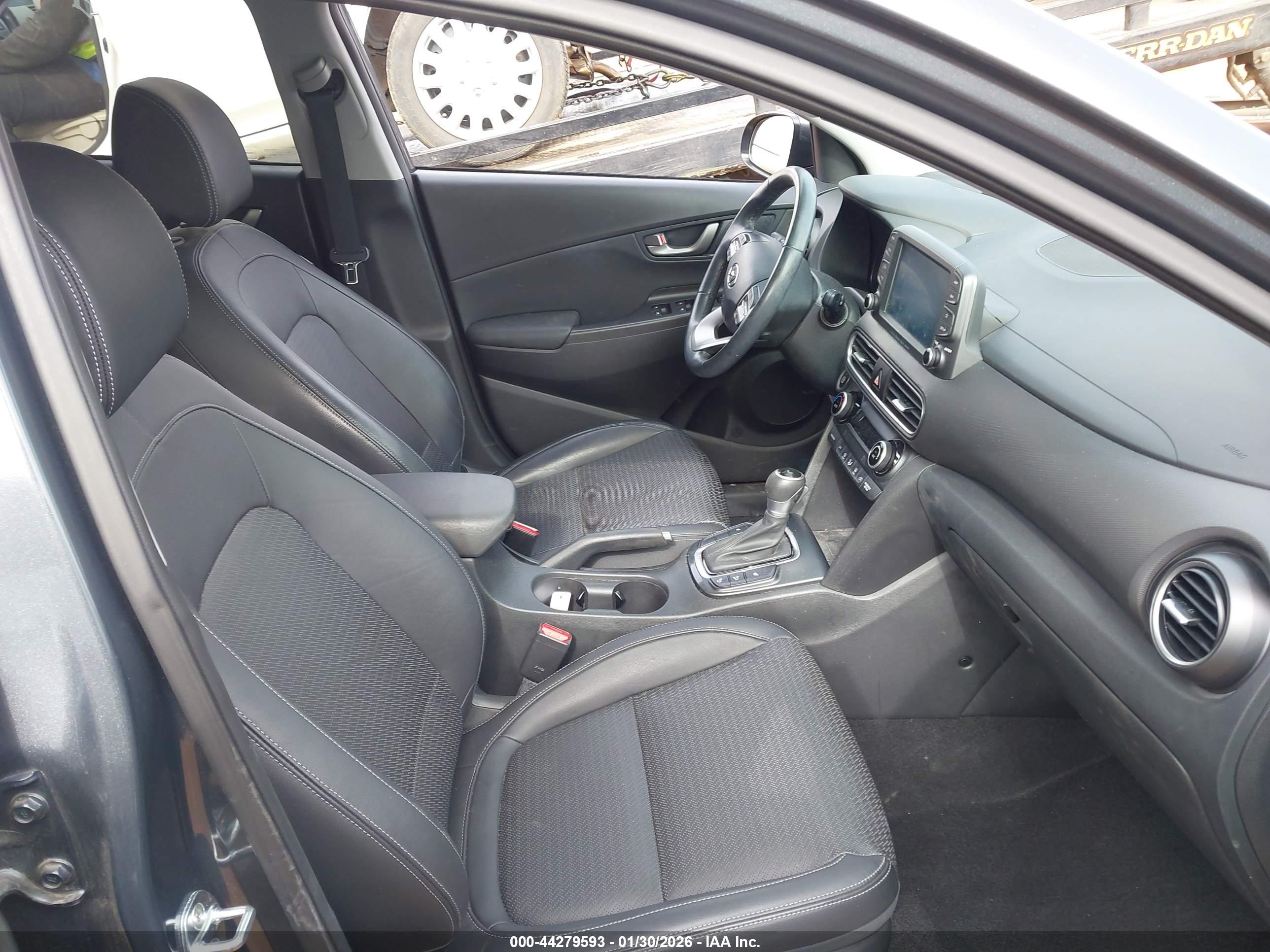 HYUNDAI KONA image 5