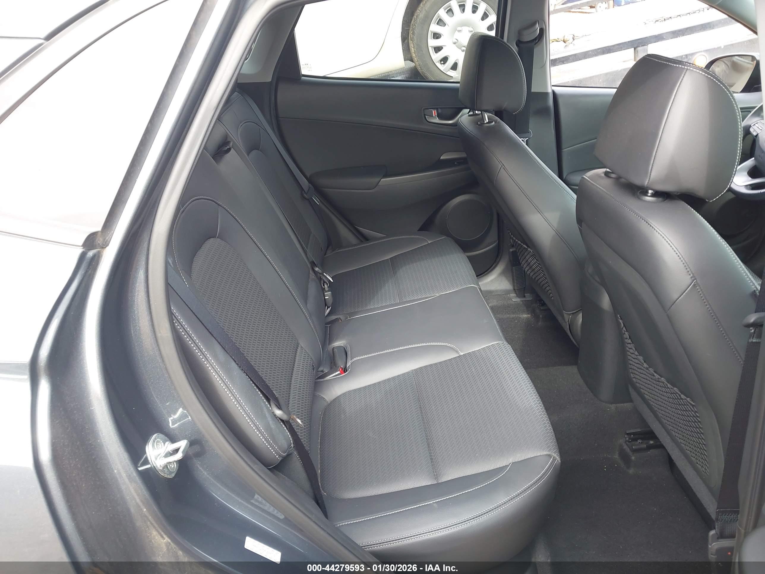 HYUNDAI KONA image 8