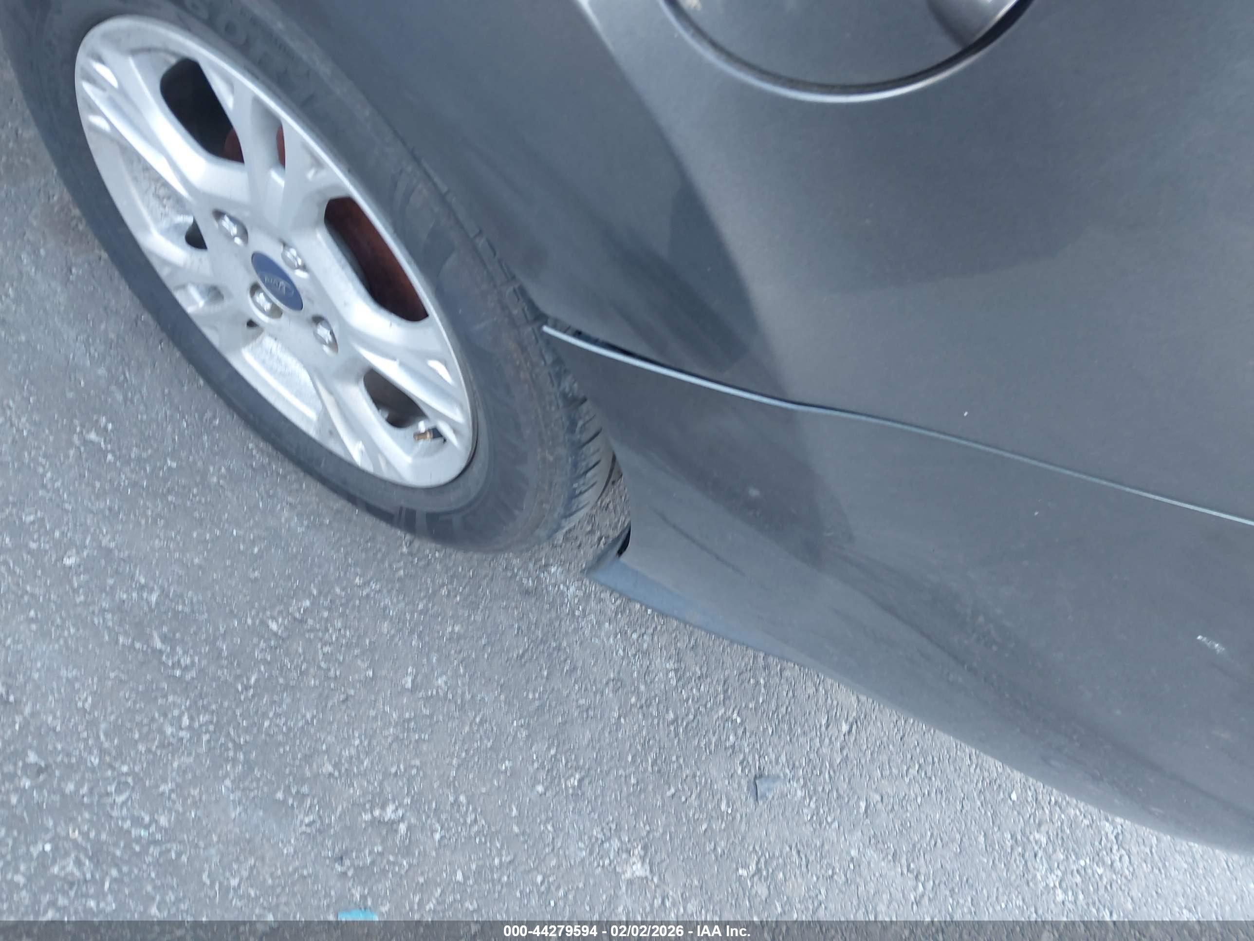 FORD FIESTA image 6