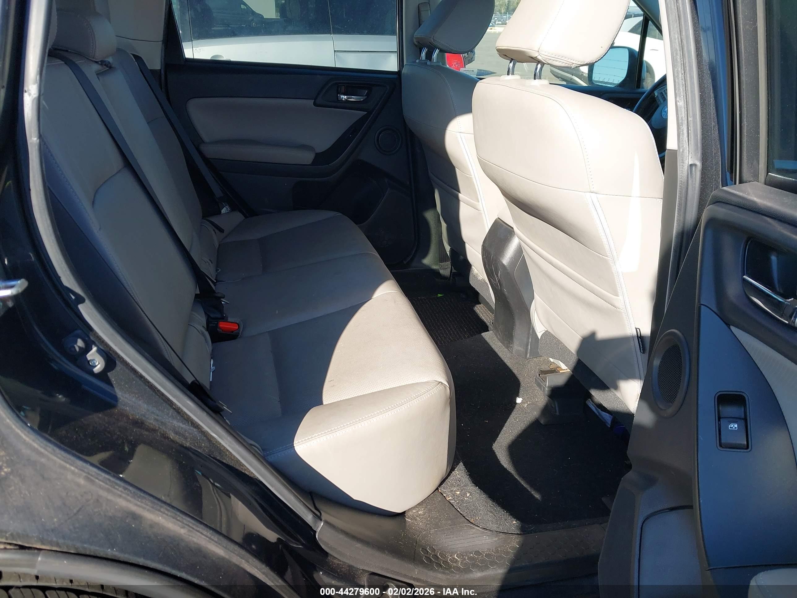 SUBARU FORESTER image 8