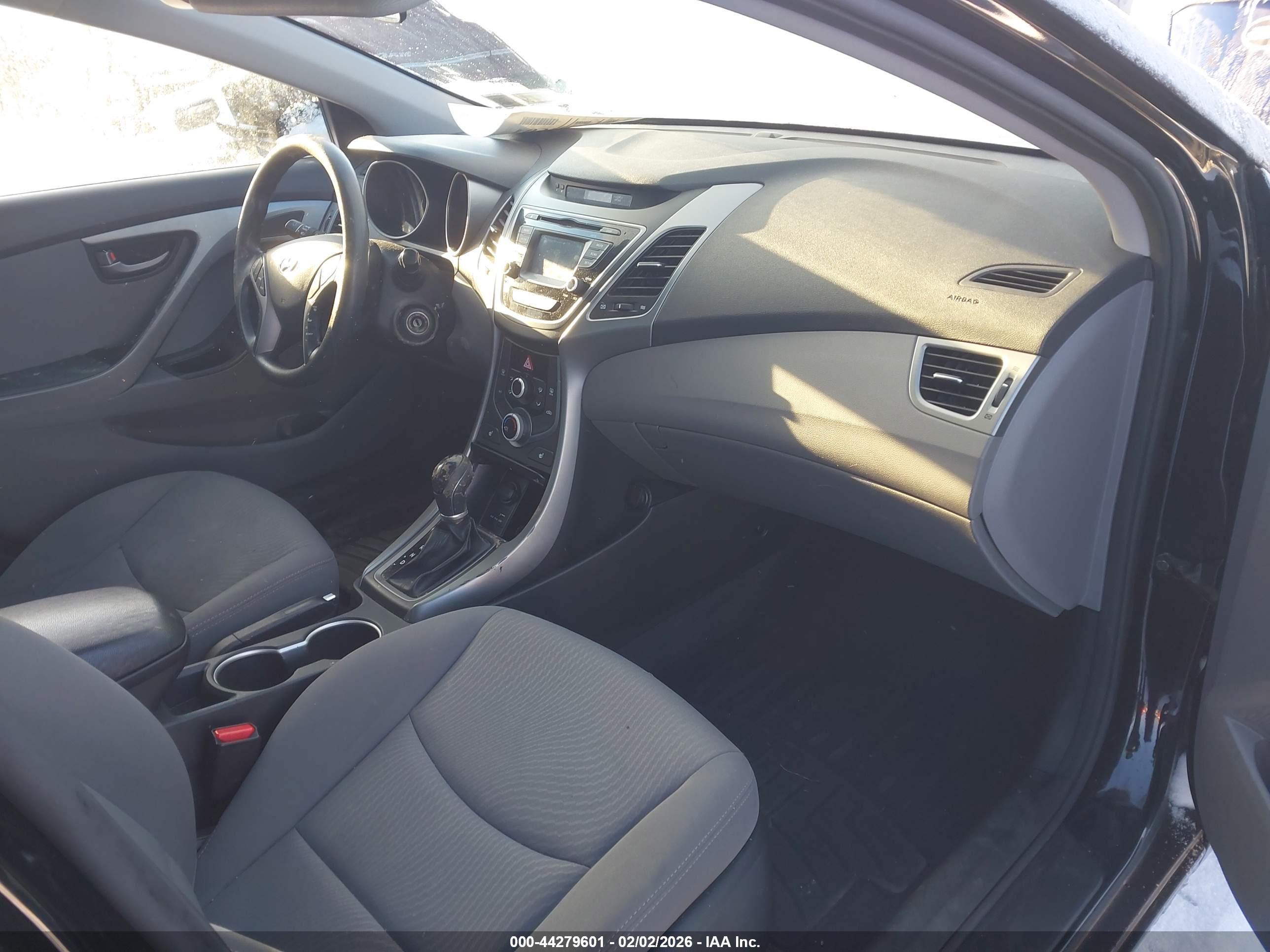 HYUNDAI ELANTRA image 5