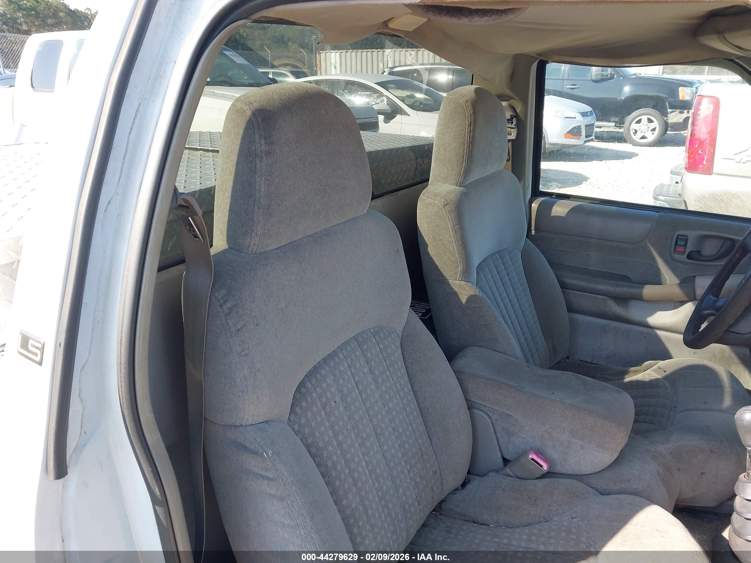 CHEVROLET S-10 image 8