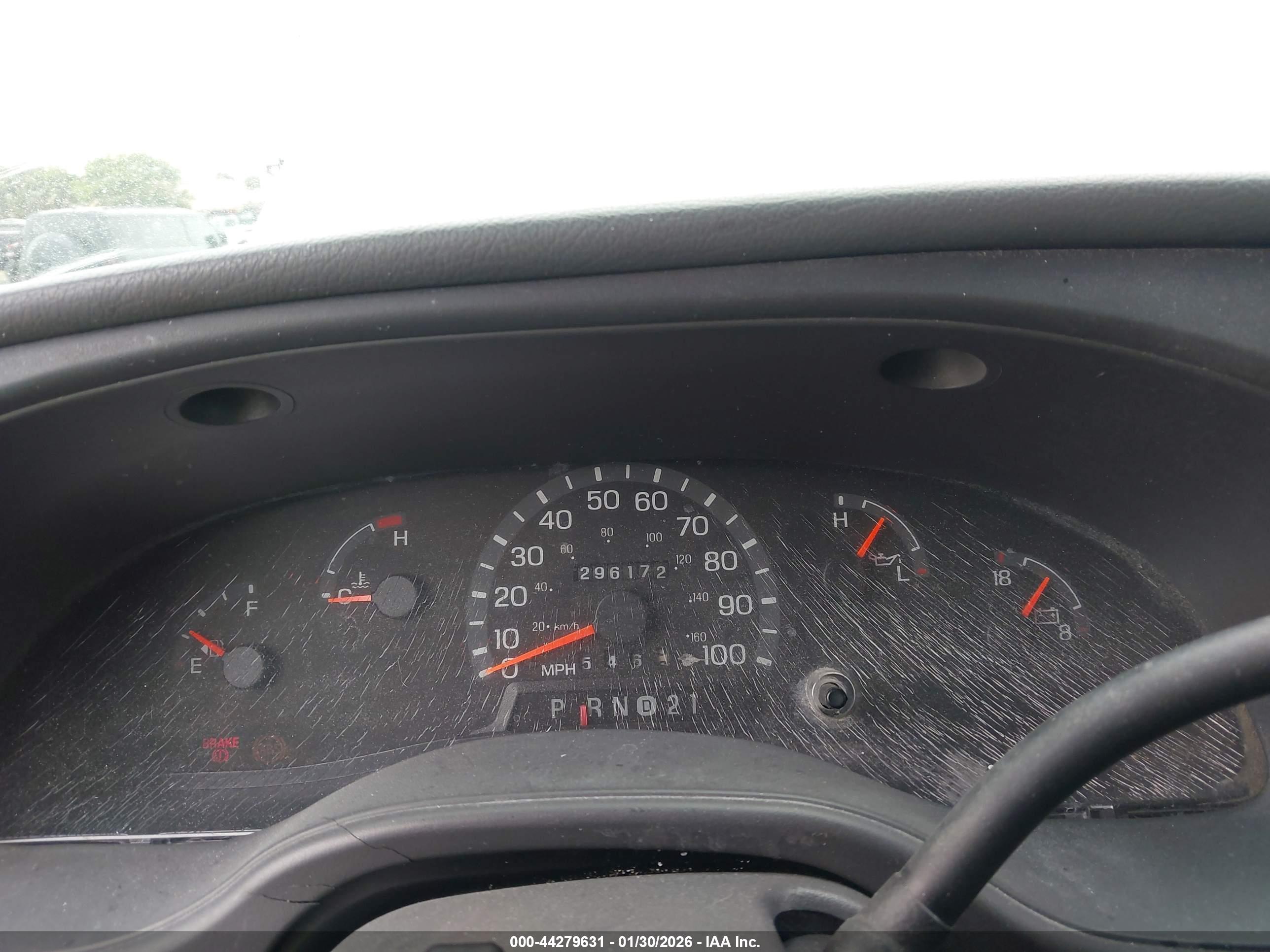 FORD E-150 image 7