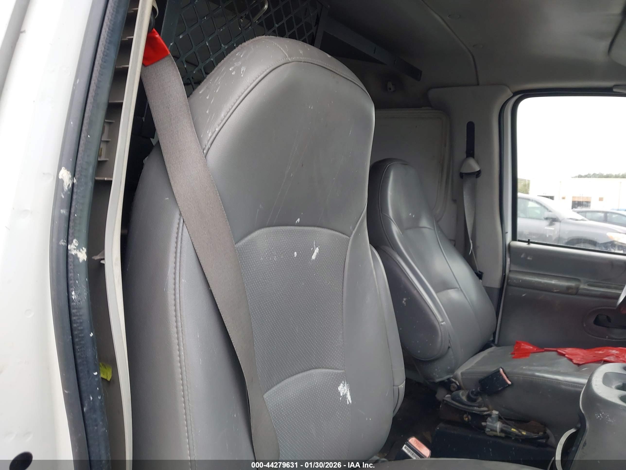 FORD E-150 image 8
