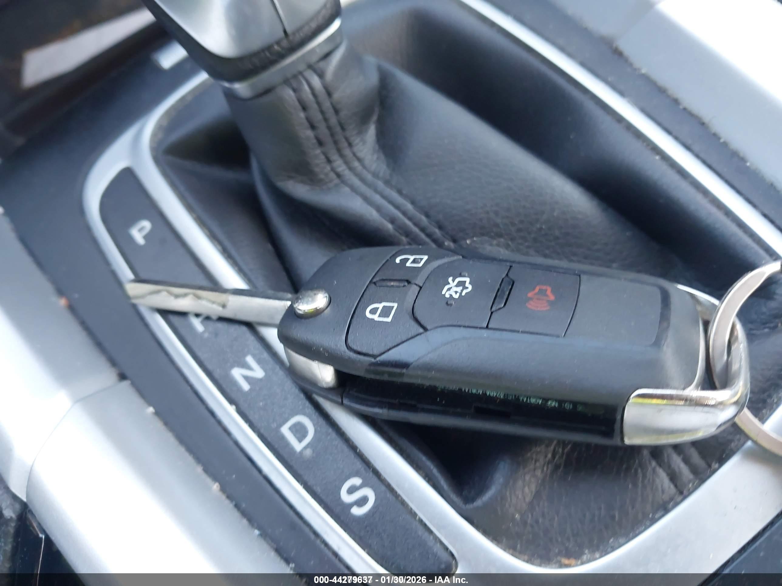 FORD FUSION image 11