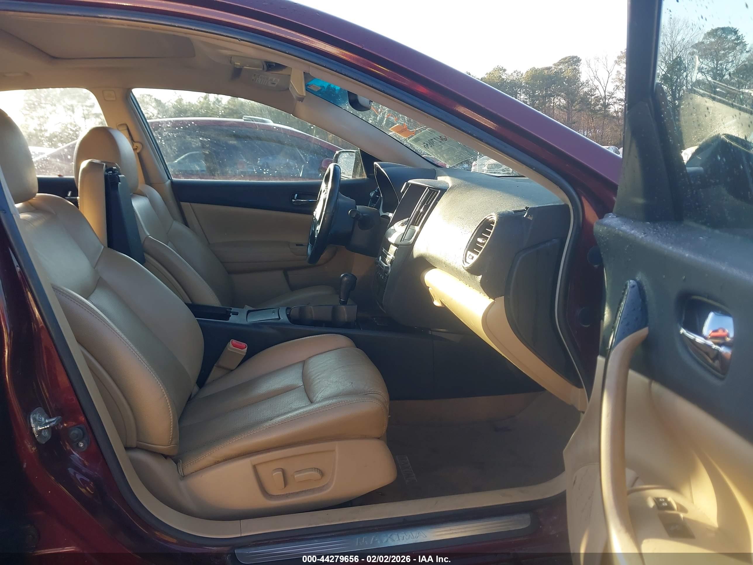 NISSAN MAXIMA image 5