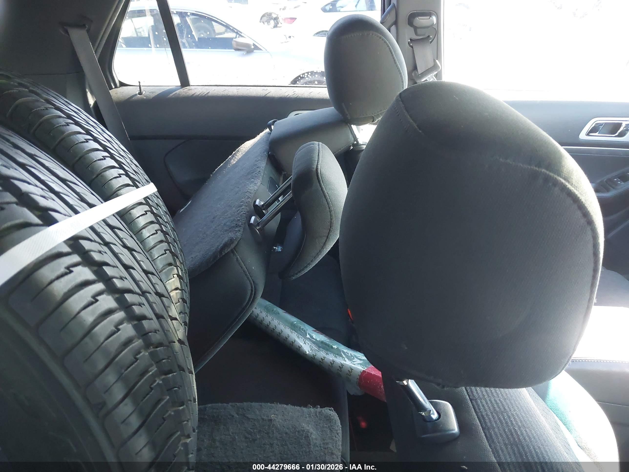 FORD EXPLORER image 8
