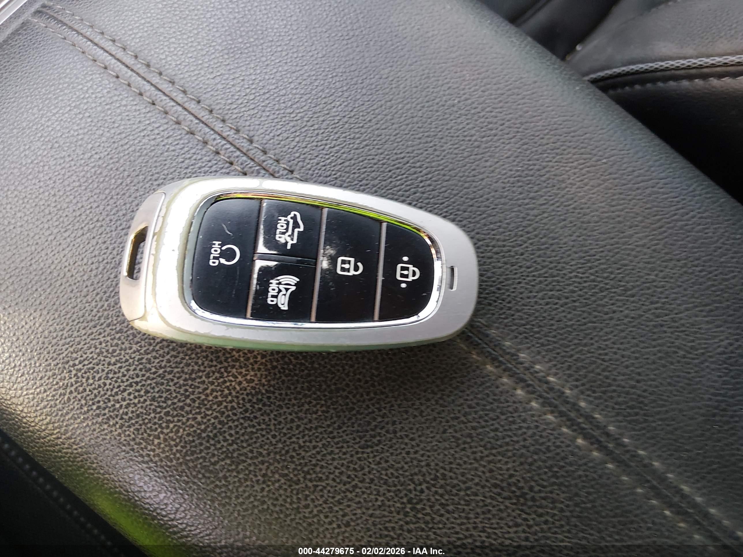 HYUNDAI SANTA image 11