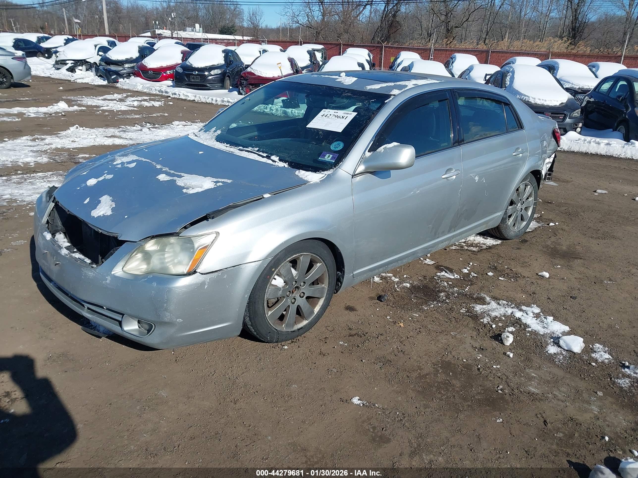 TOYOTA AVALON image 2
