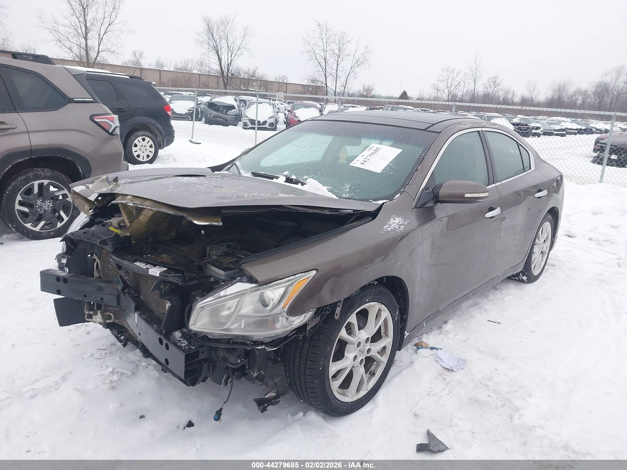 NISSAN MAXIMA image 2