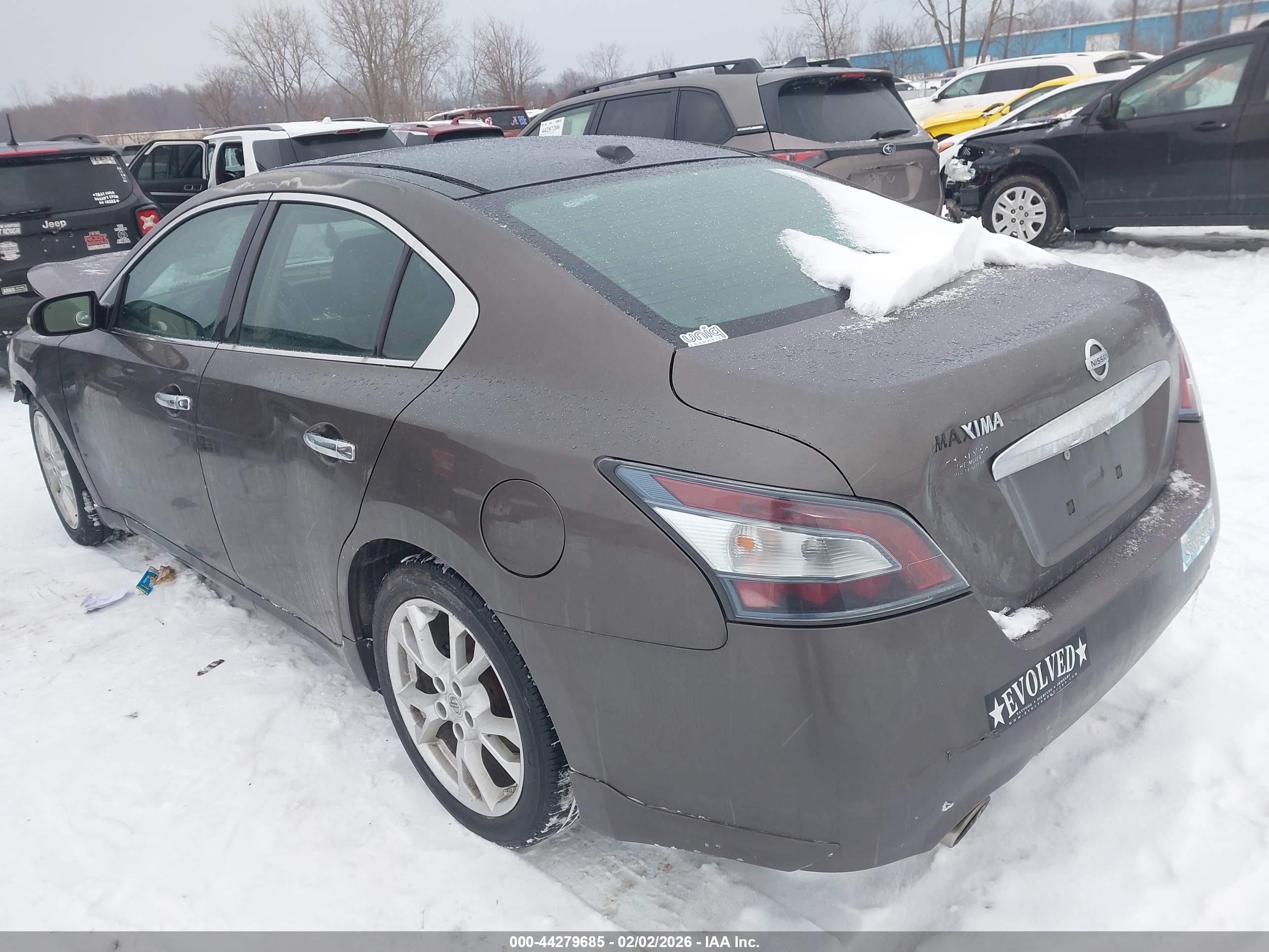 NISSAN MAXIMA image 3