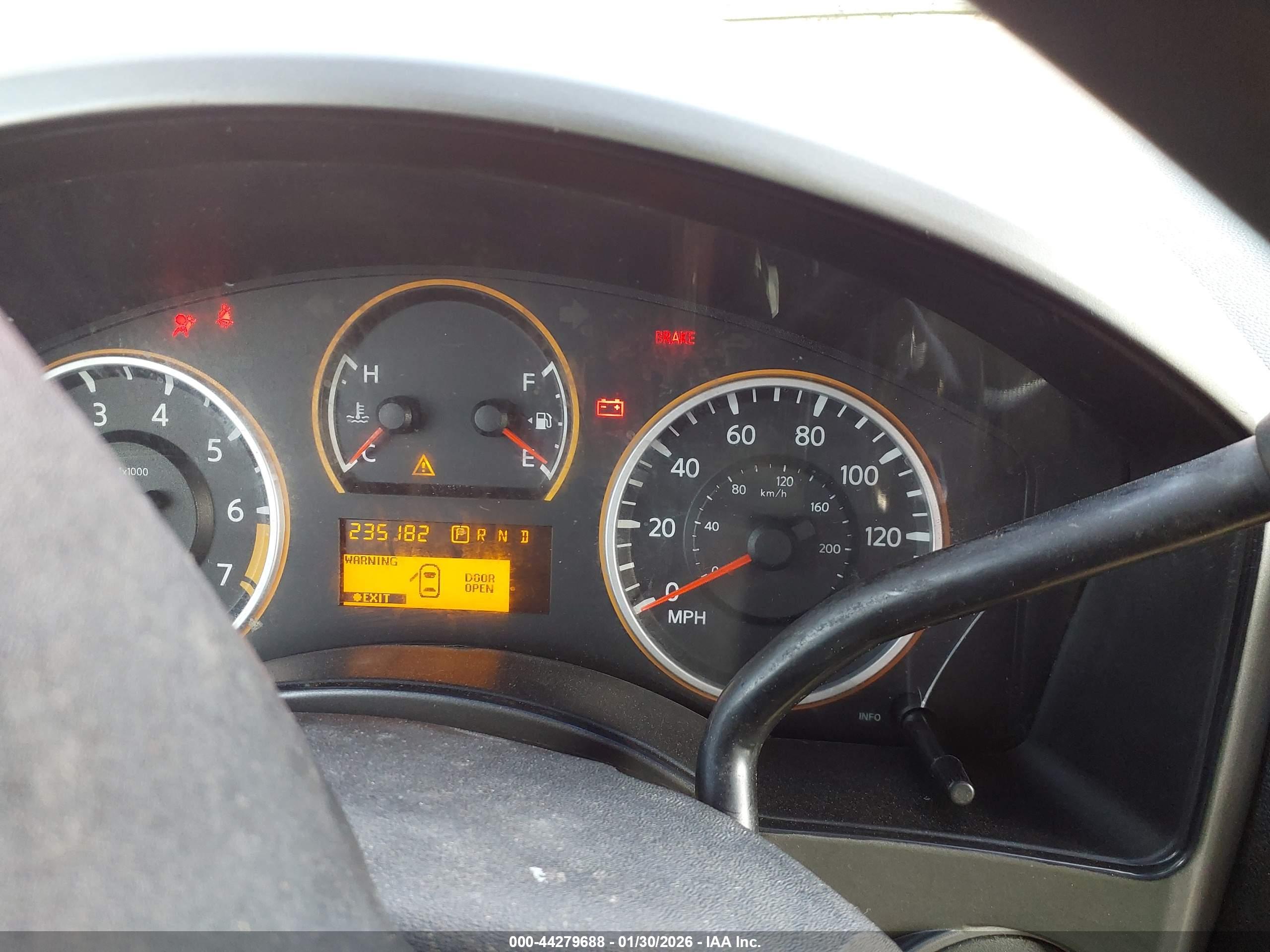 NISSAN TITAN image 7