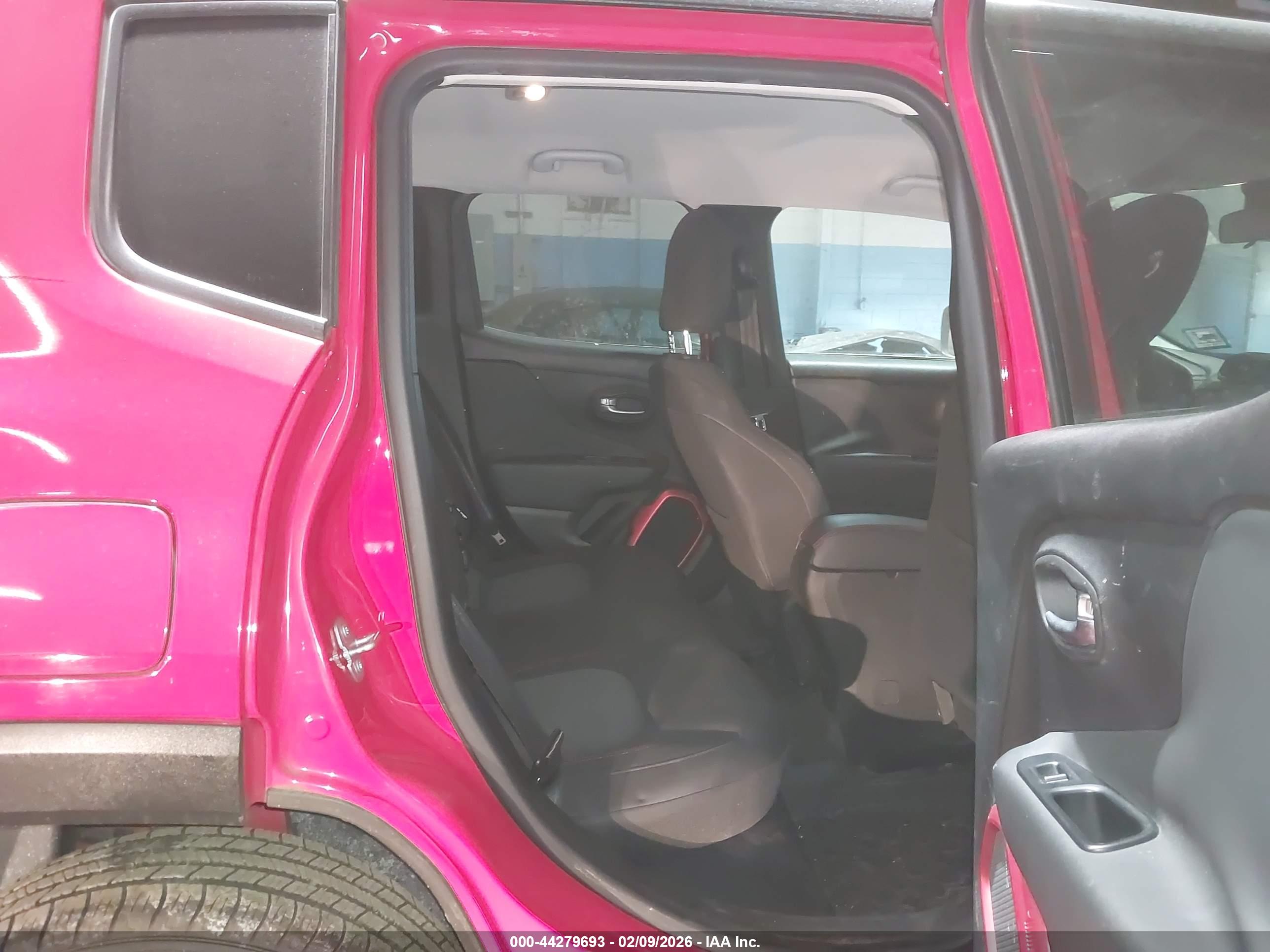 JEEP RENEGADE image 8