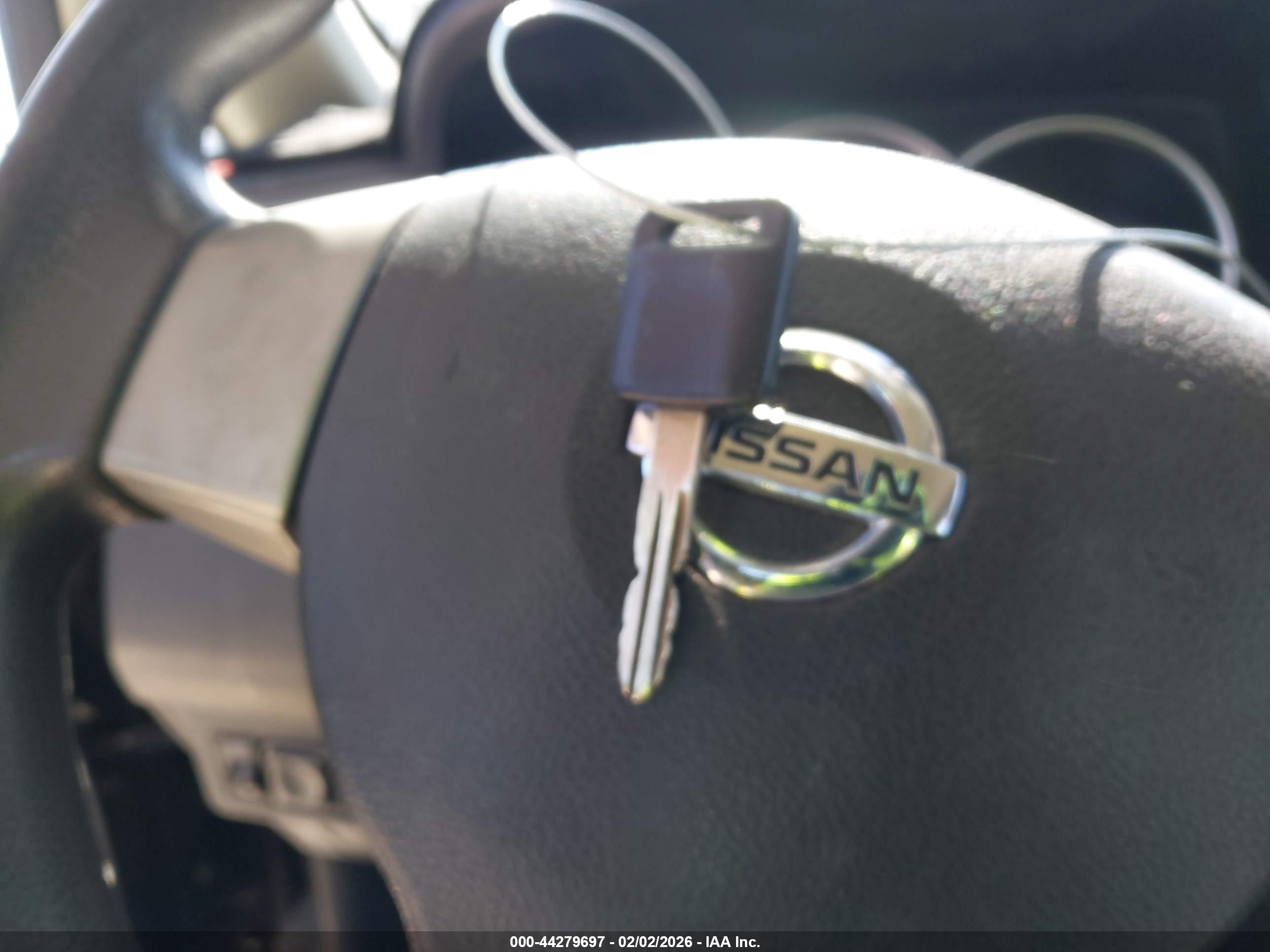 NISSAN VERSA image 11