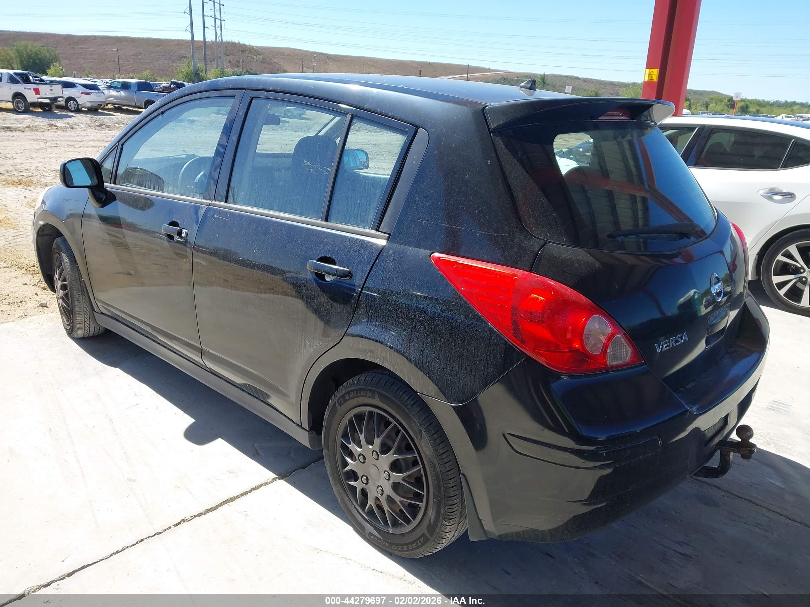 NISSAN VERSA image 3