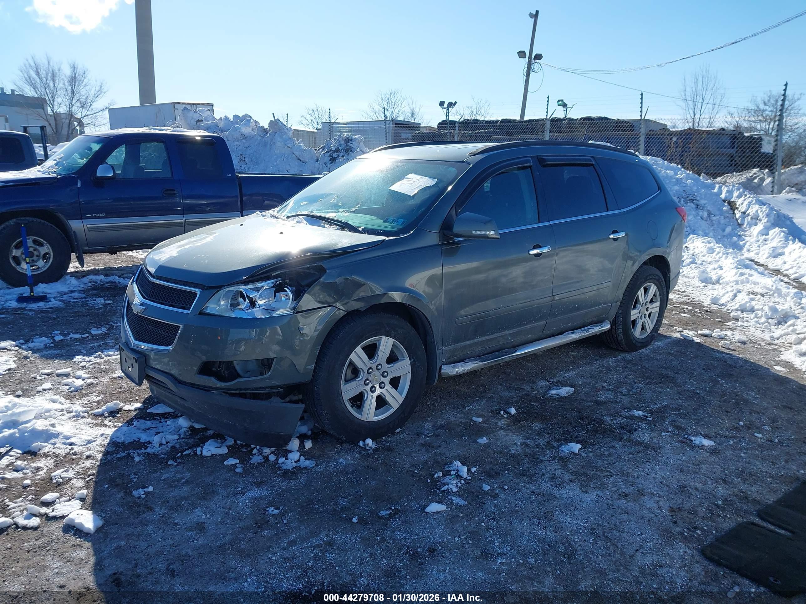 CHEVROLET TRAVERSE image 2