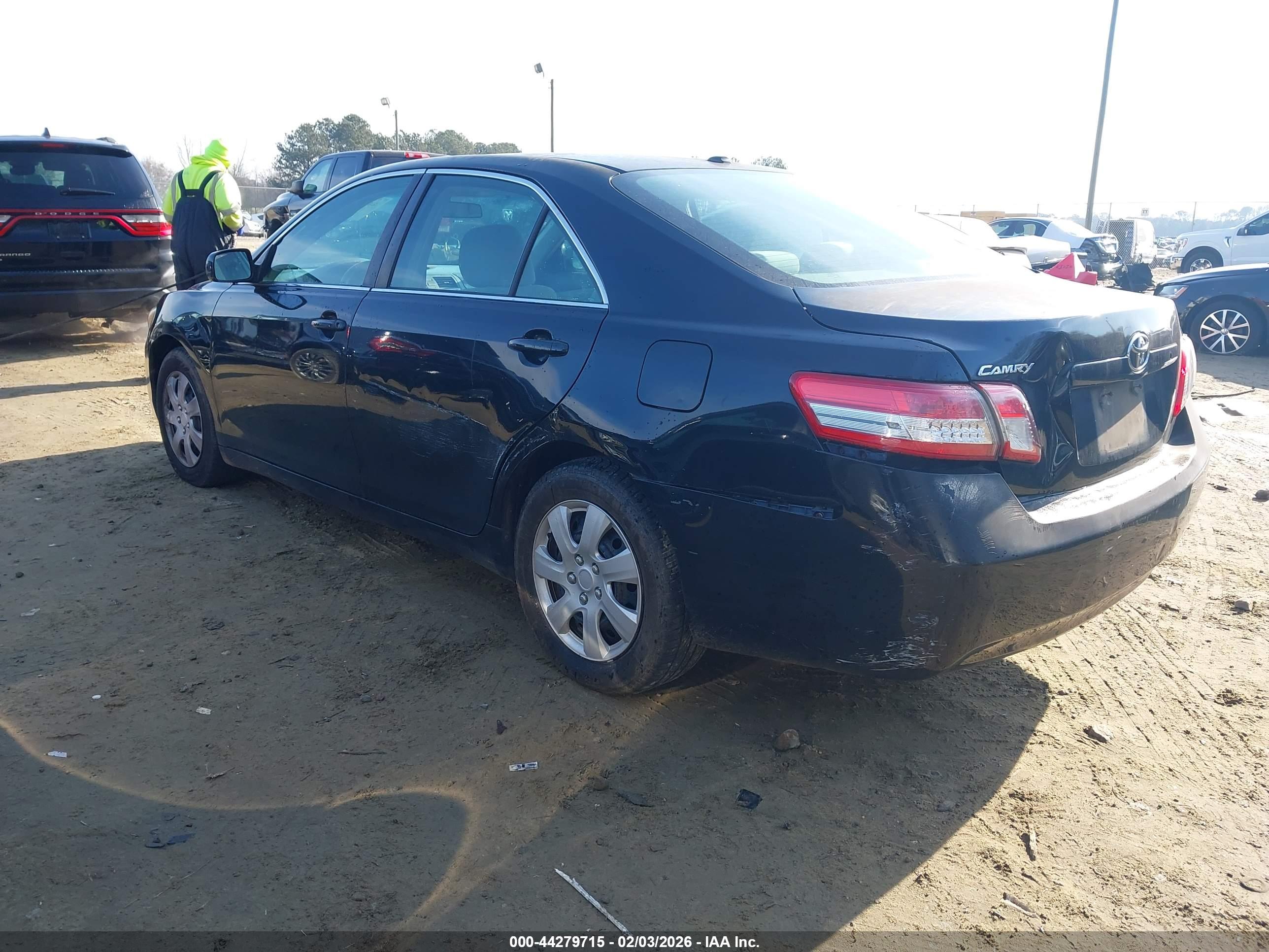TOYOTA CAMRY image 3