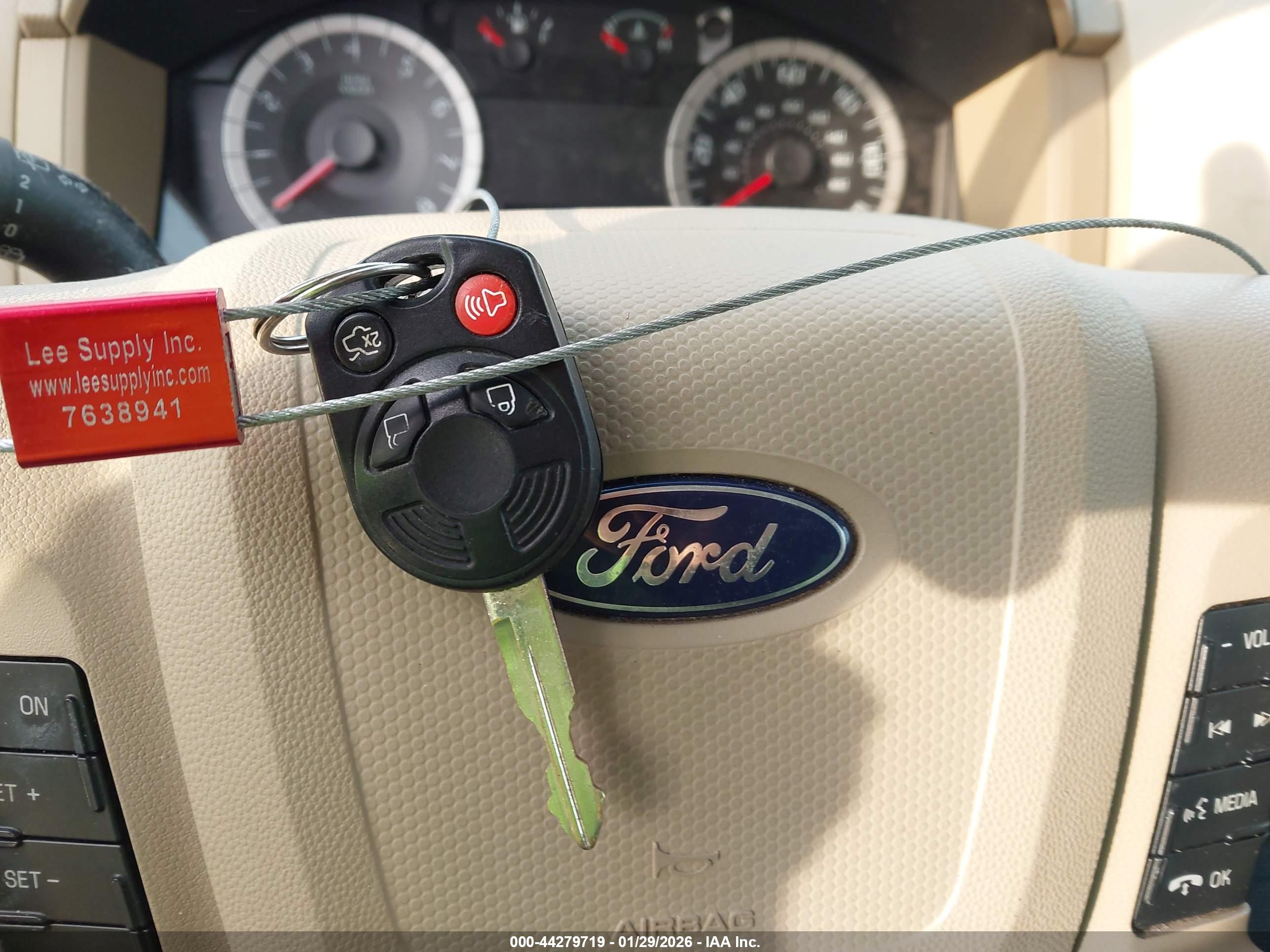 FORD ESCAPE image 11