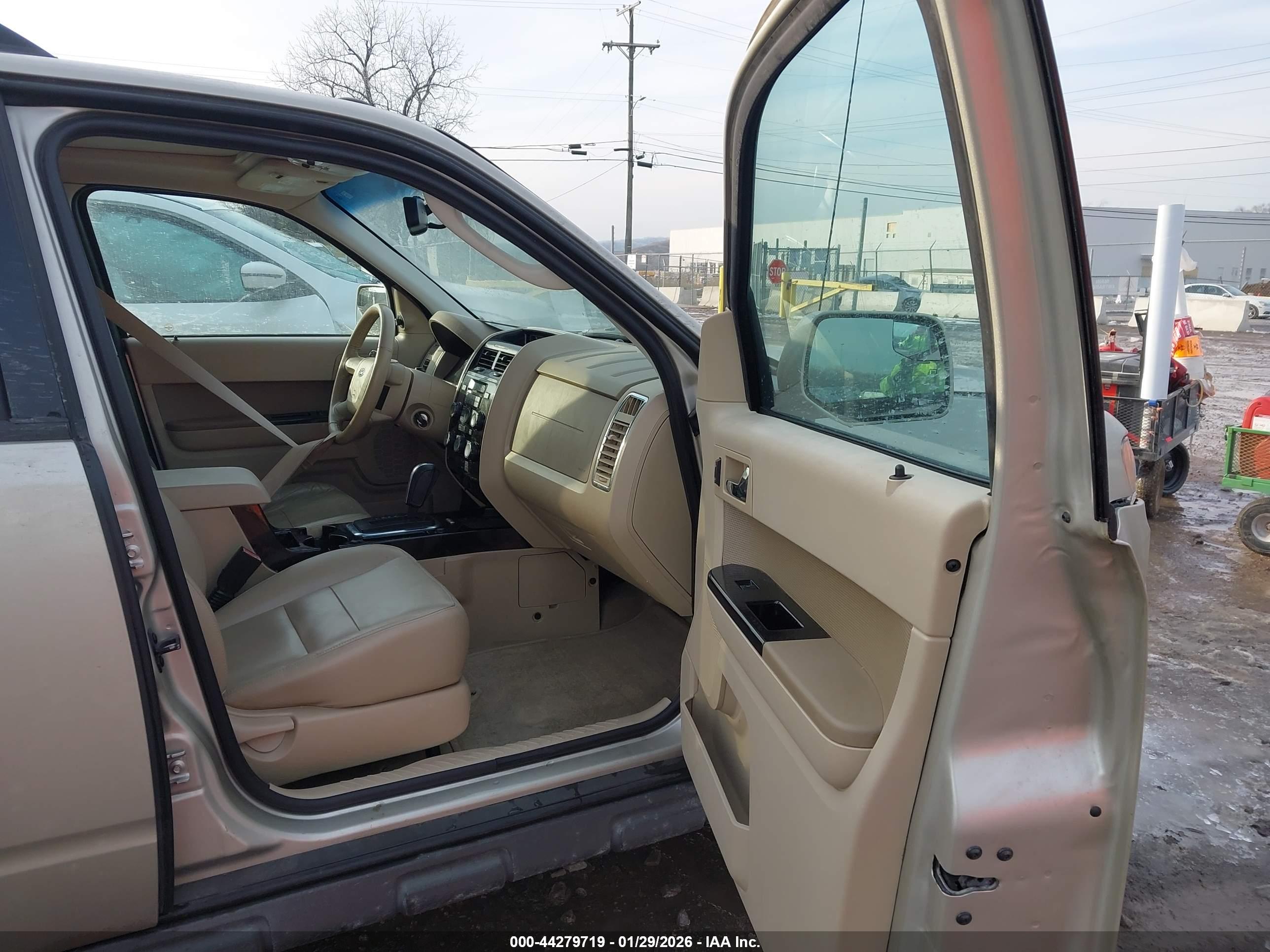 FORD ESCAPE image 5