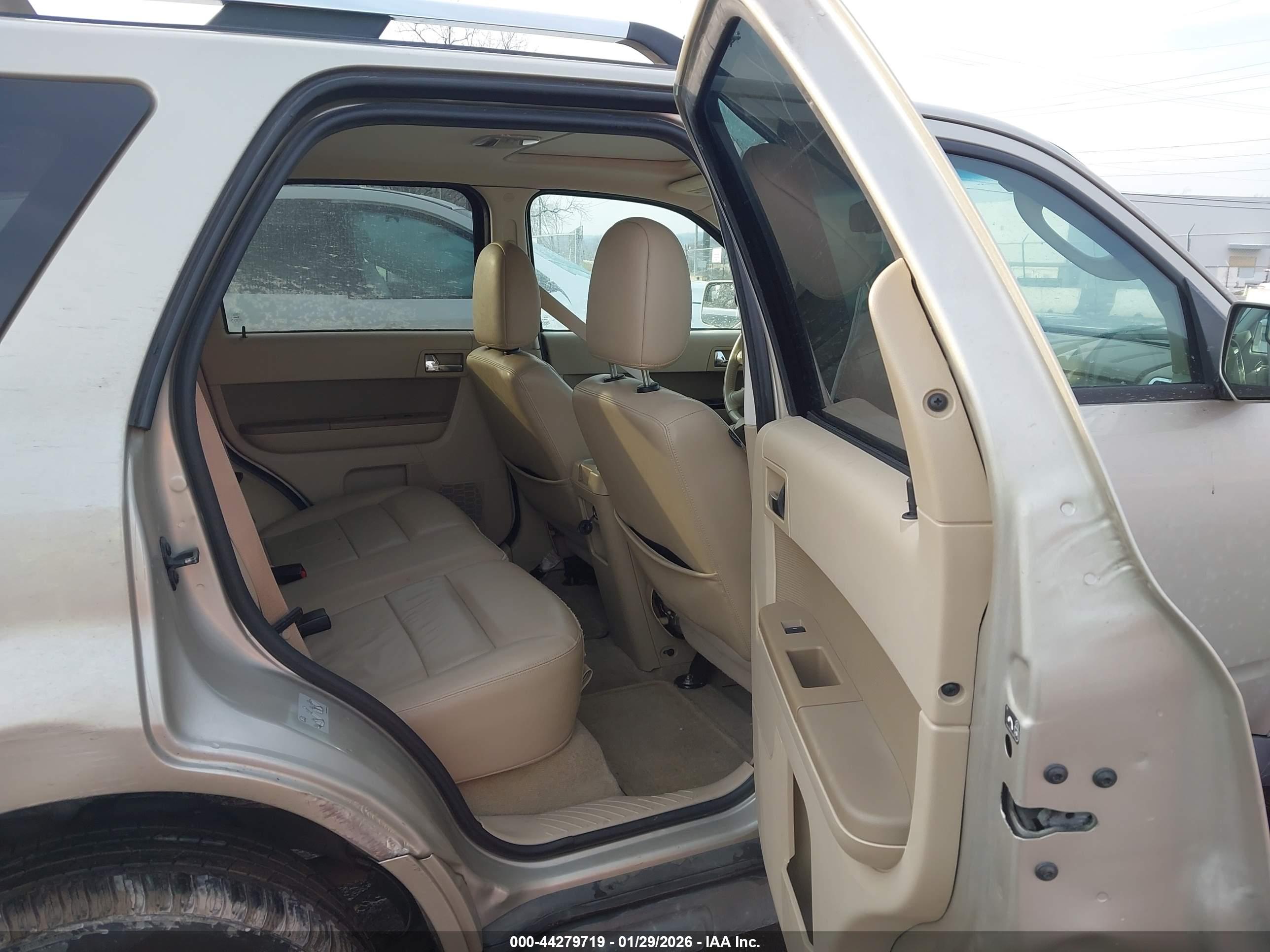 FORD ESCAPE image 8