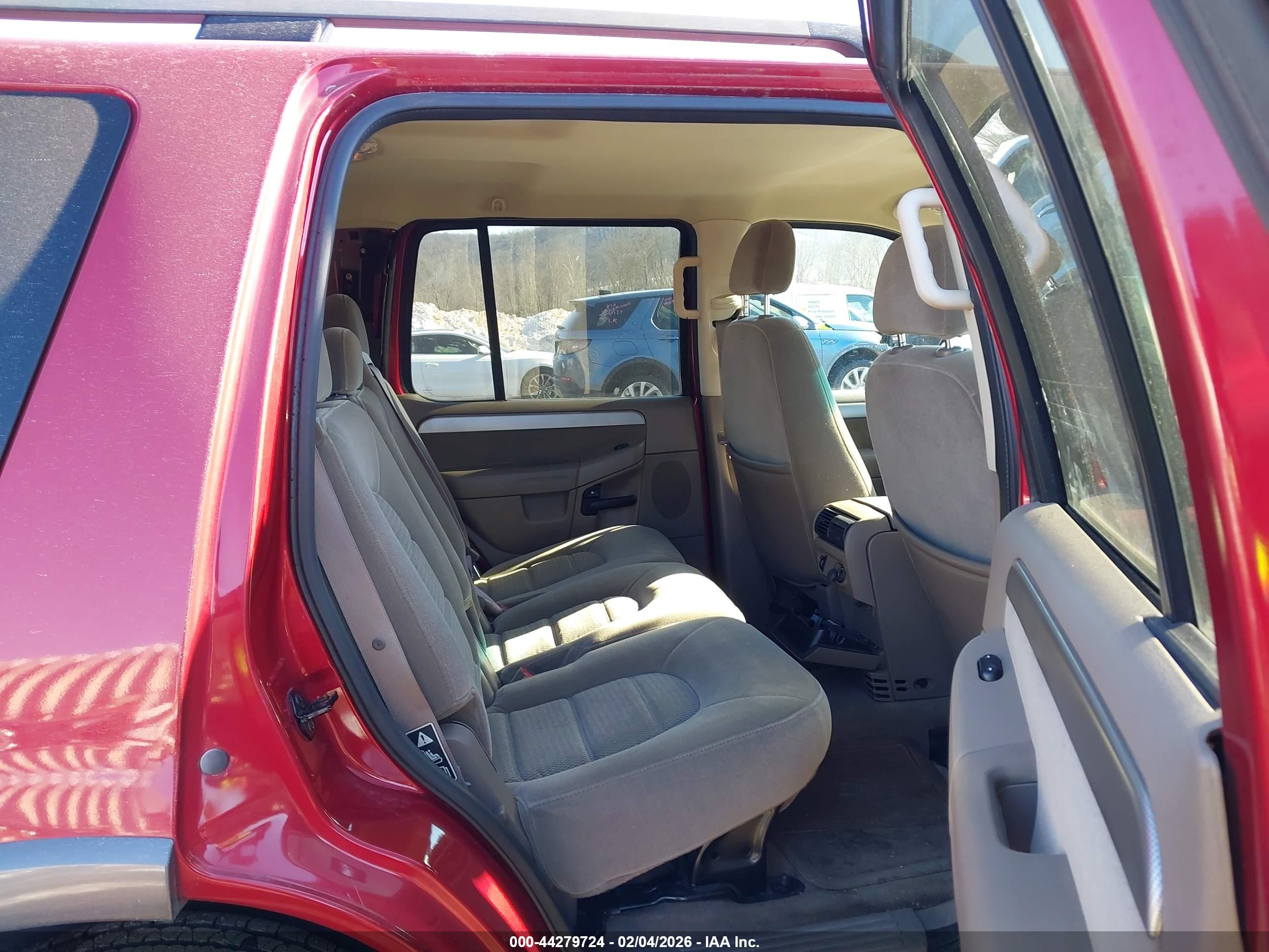 FORD EXPLORER image 8