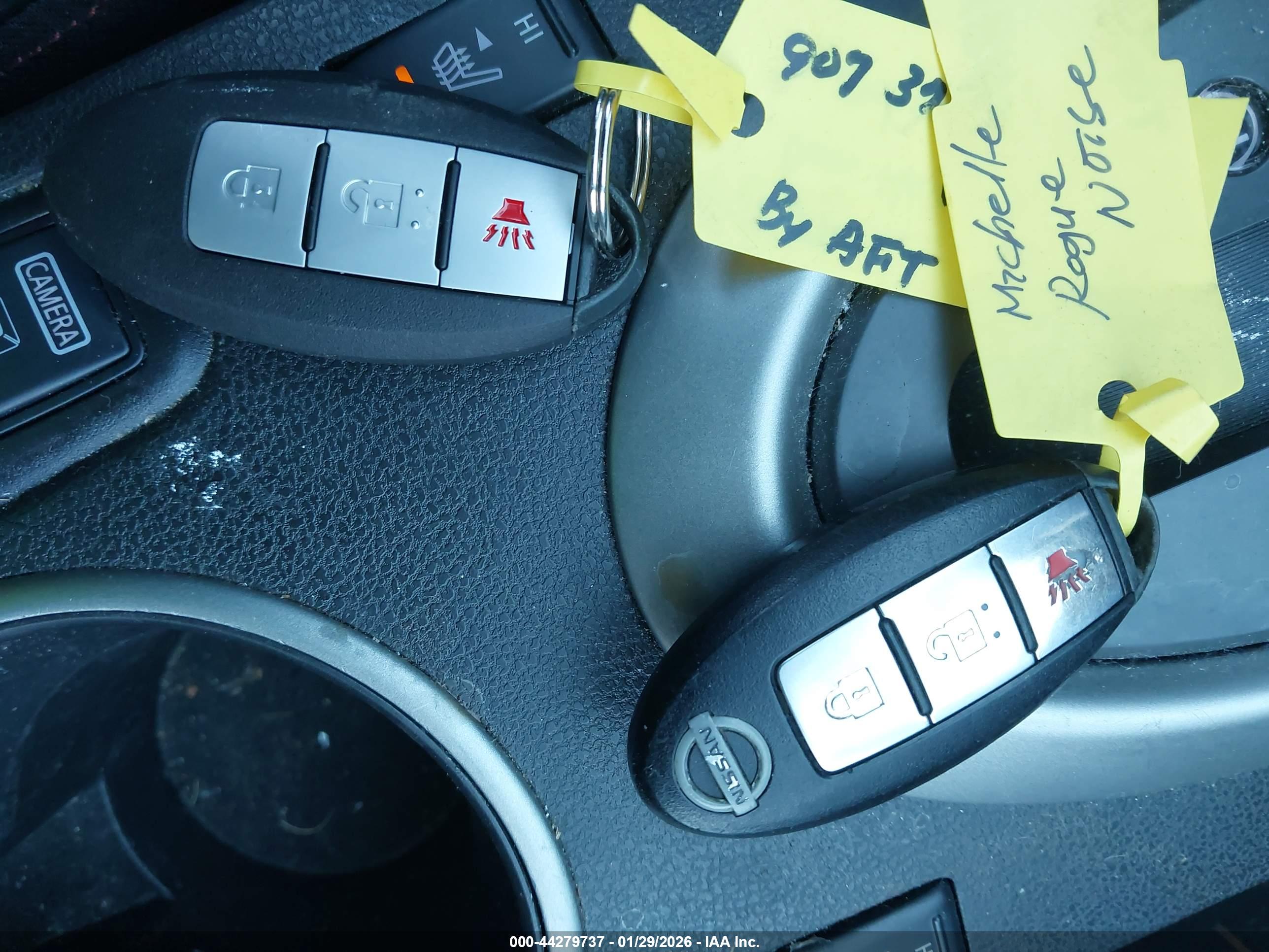 NISSAN ROGUE image 11