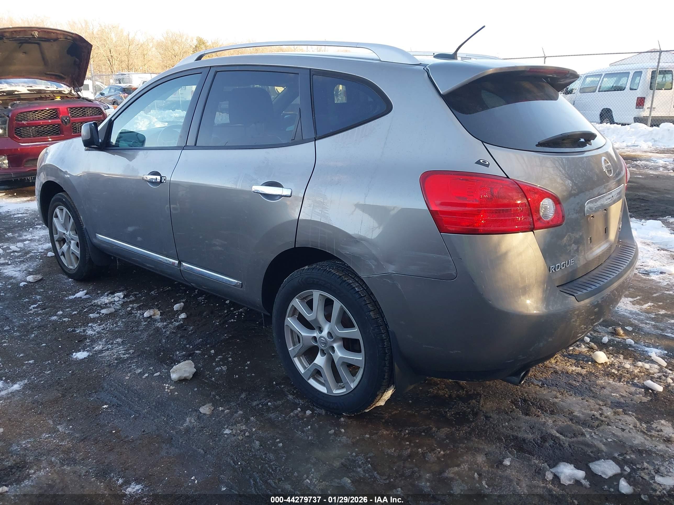 NISSAN ROGUE image 3