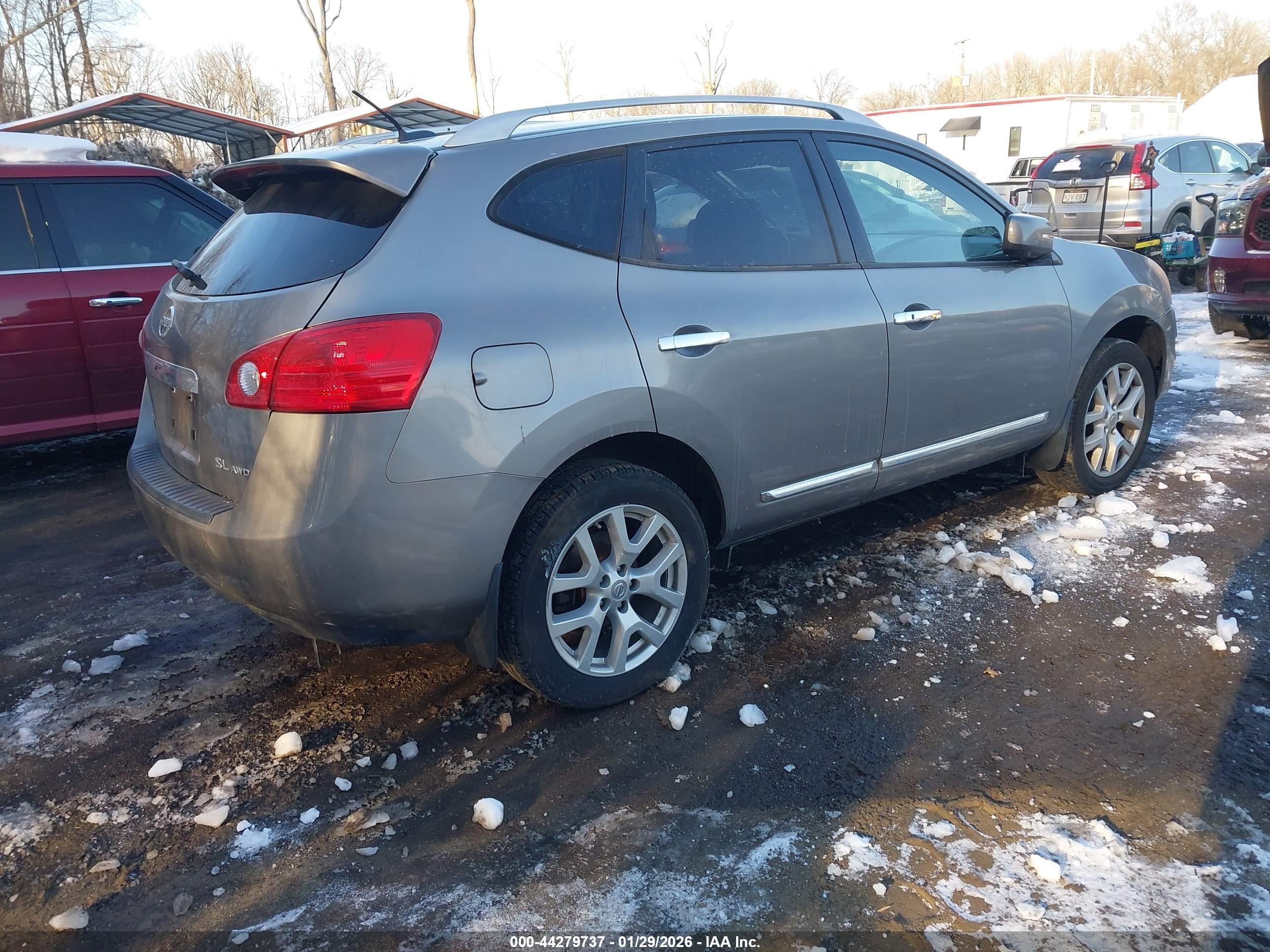 NISSAN ROGUE image 4