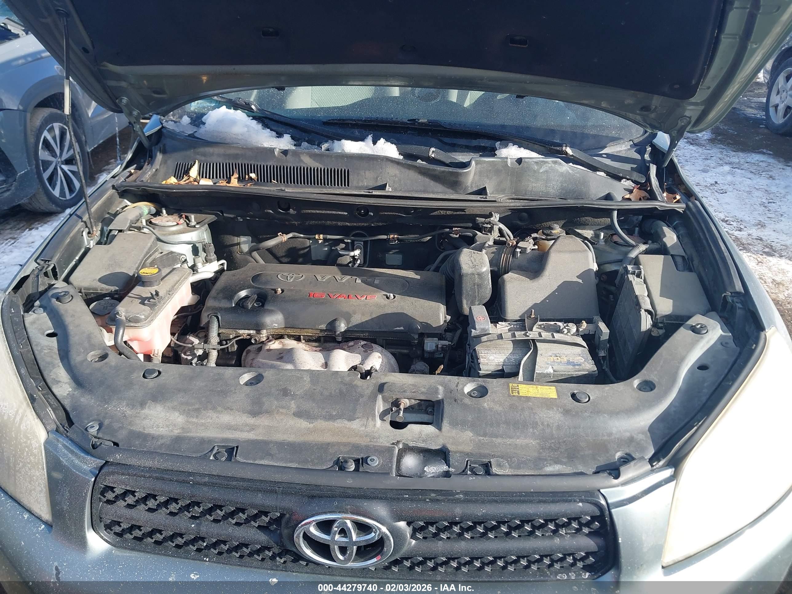 TOYOTA RAV4 image 10