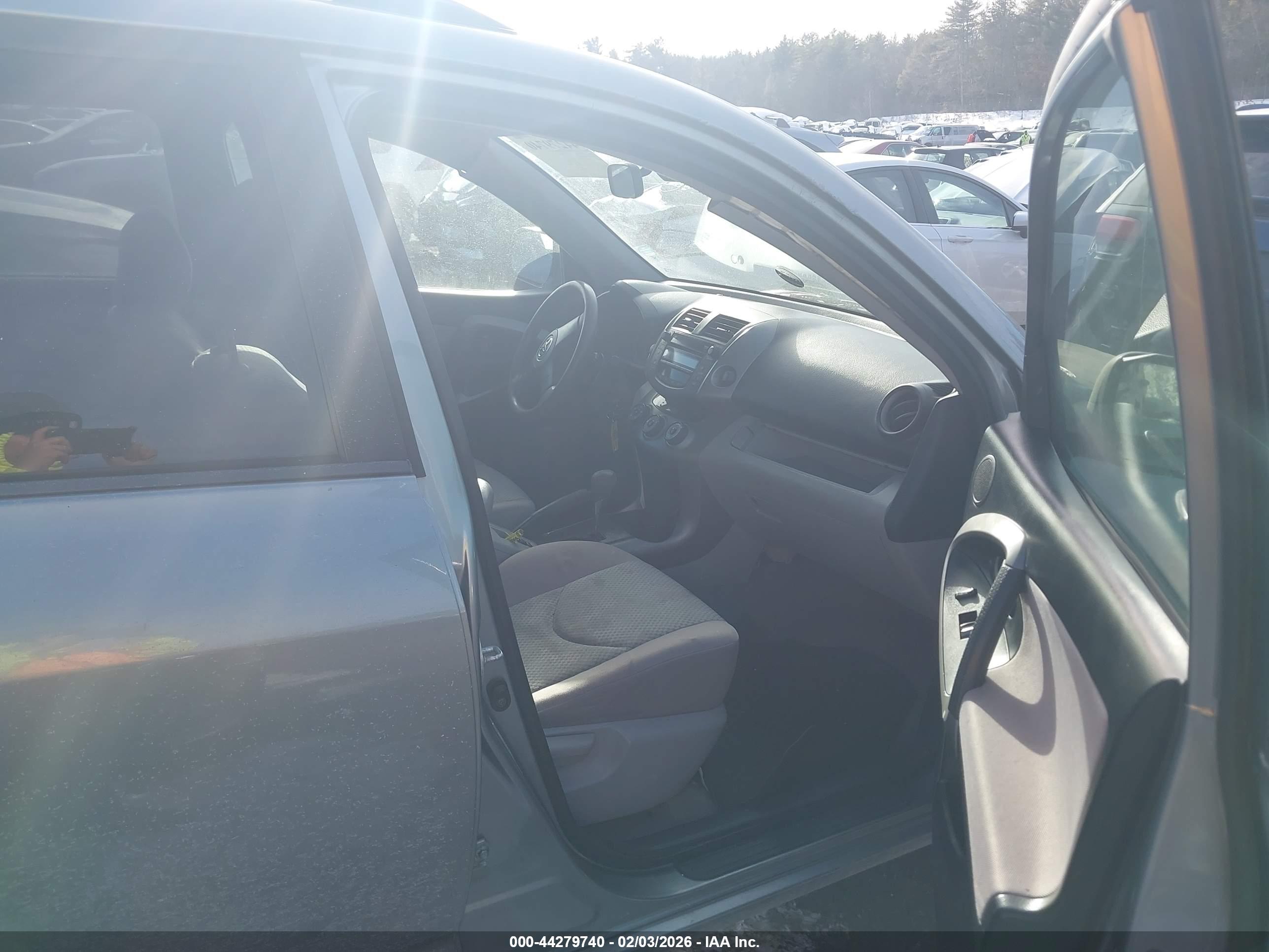 TOYOTA RAV4 image 5