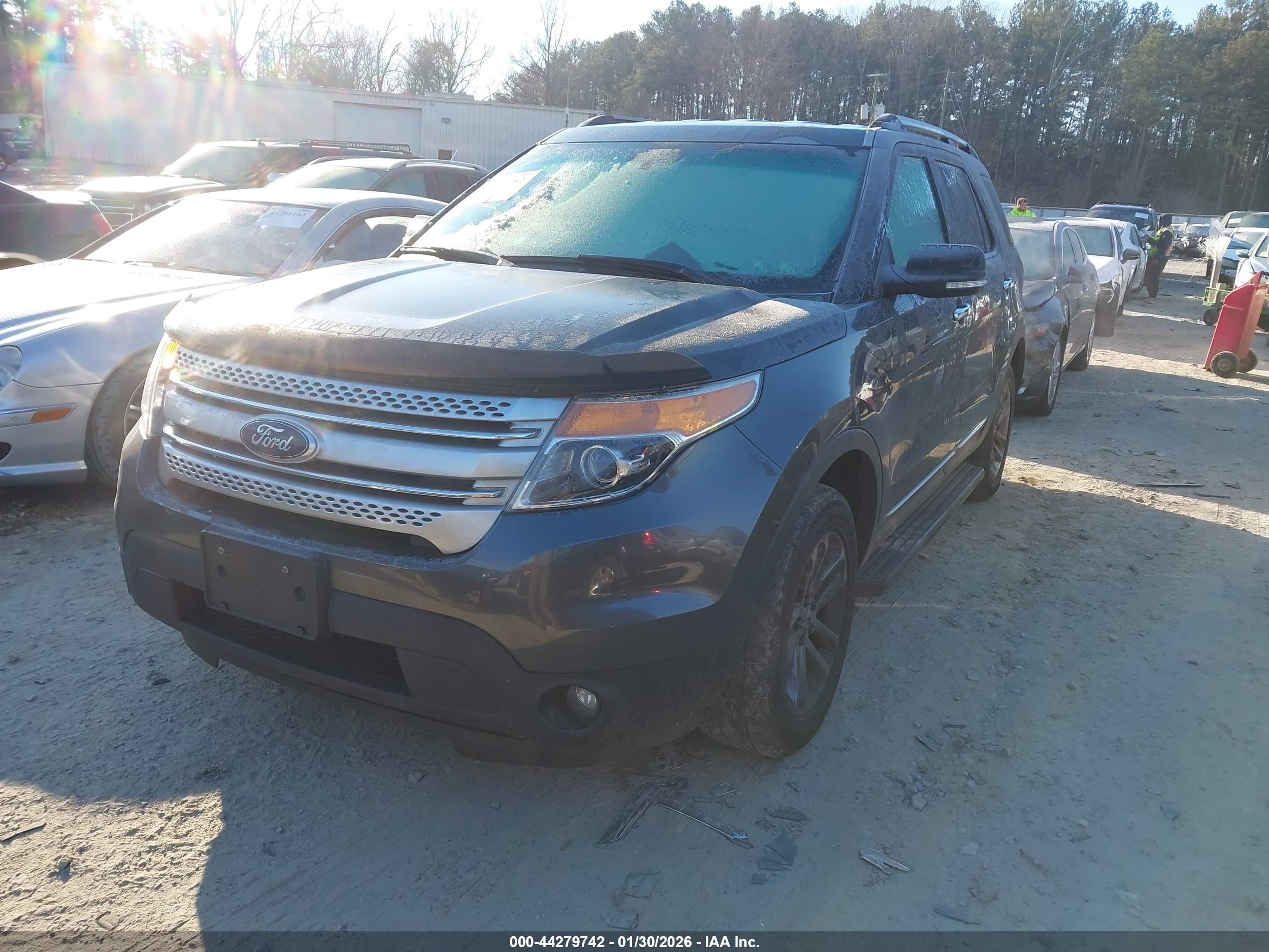 FORD EXPLORER image 2