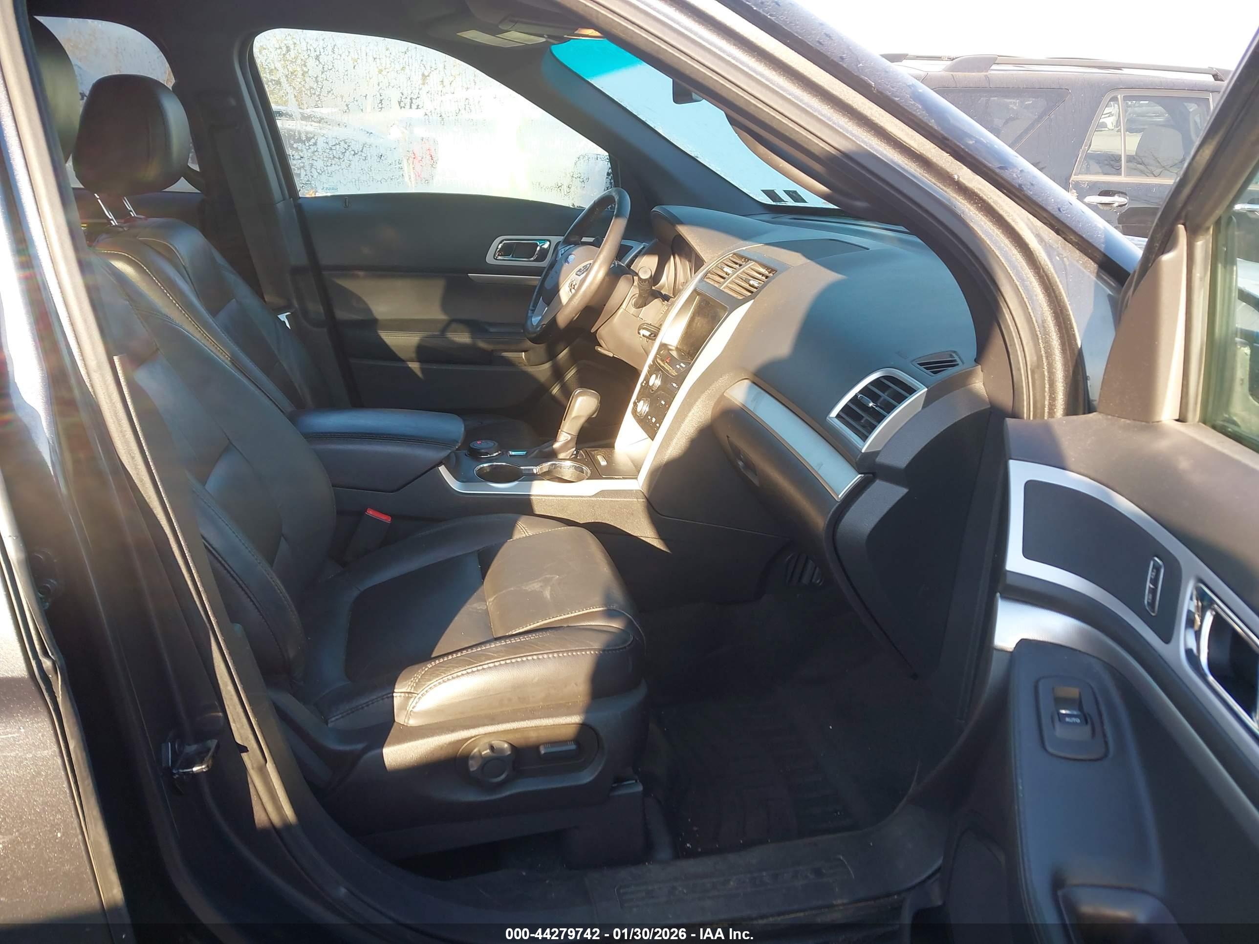 FORD EXPLORER image 5
