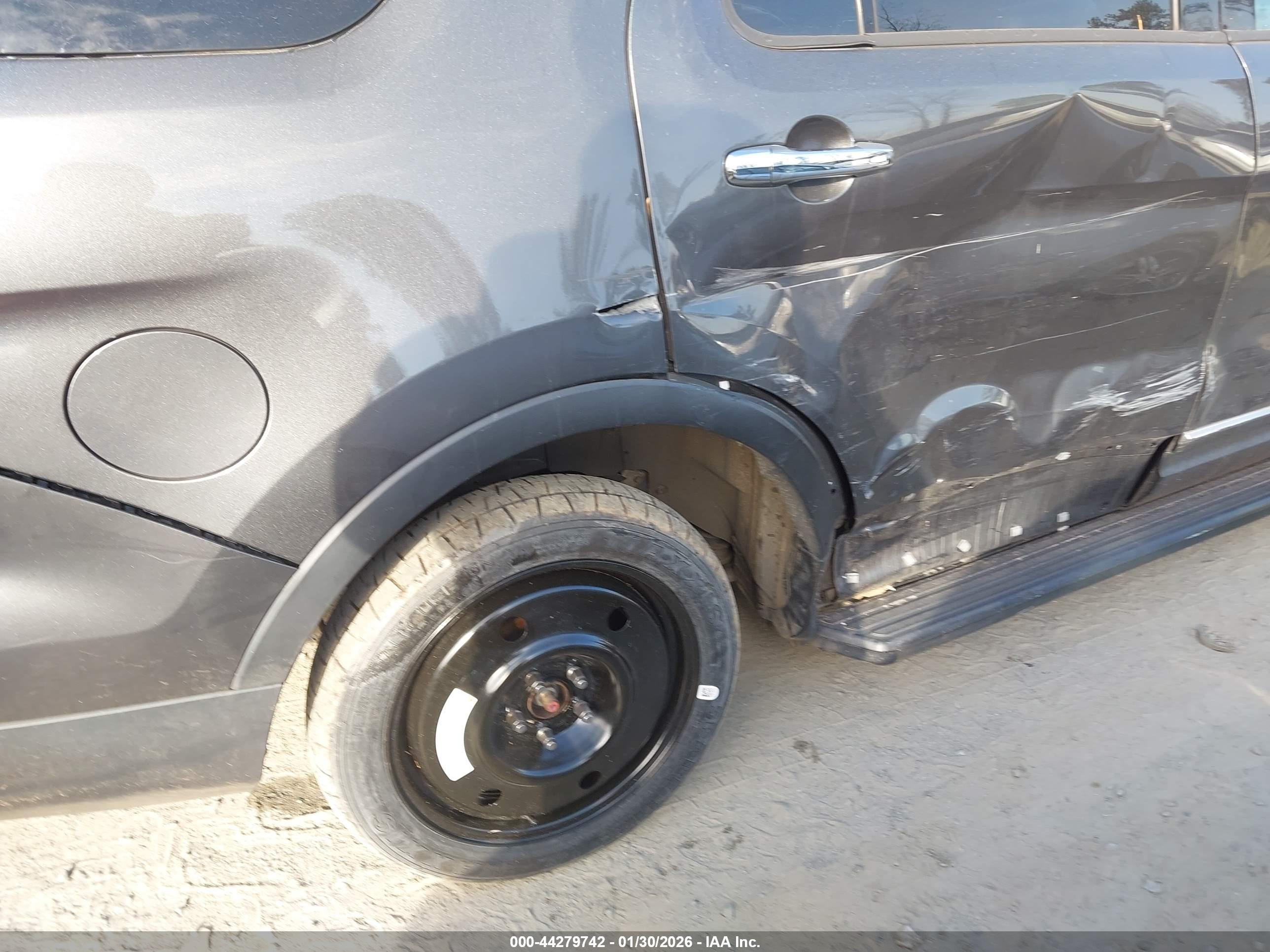 FORD EXPLORER image 6