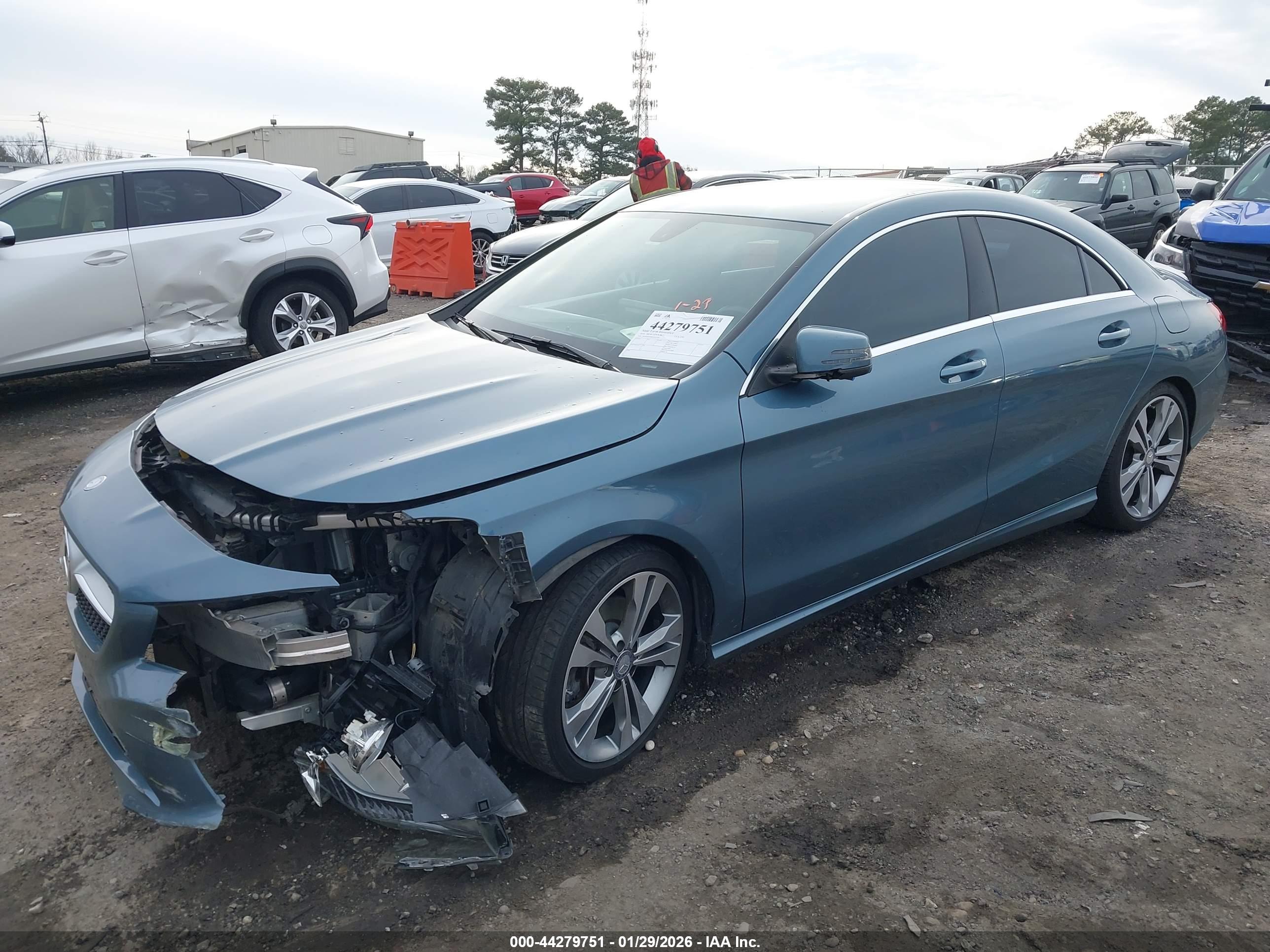 MERCEDES-BENZ CLA image 2